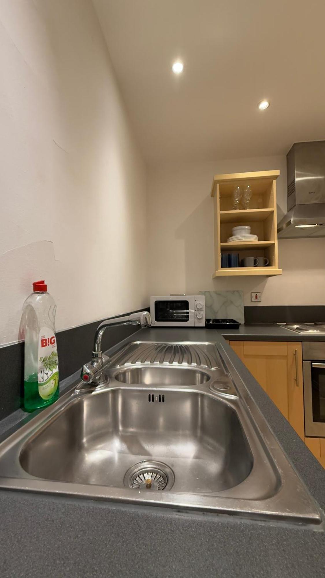Modern Spacious Opposite Station Ii Apartamento