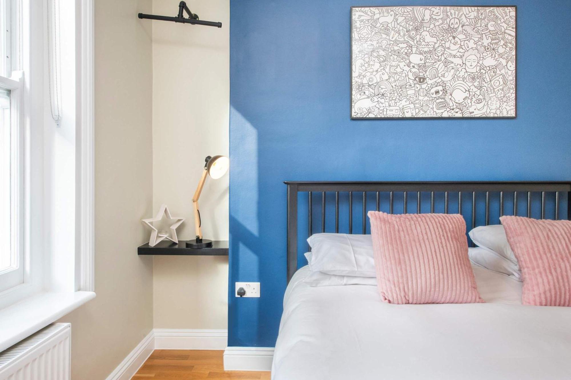 So Glamorous Pad - Fitzrovia - By Frankie Says * Londres