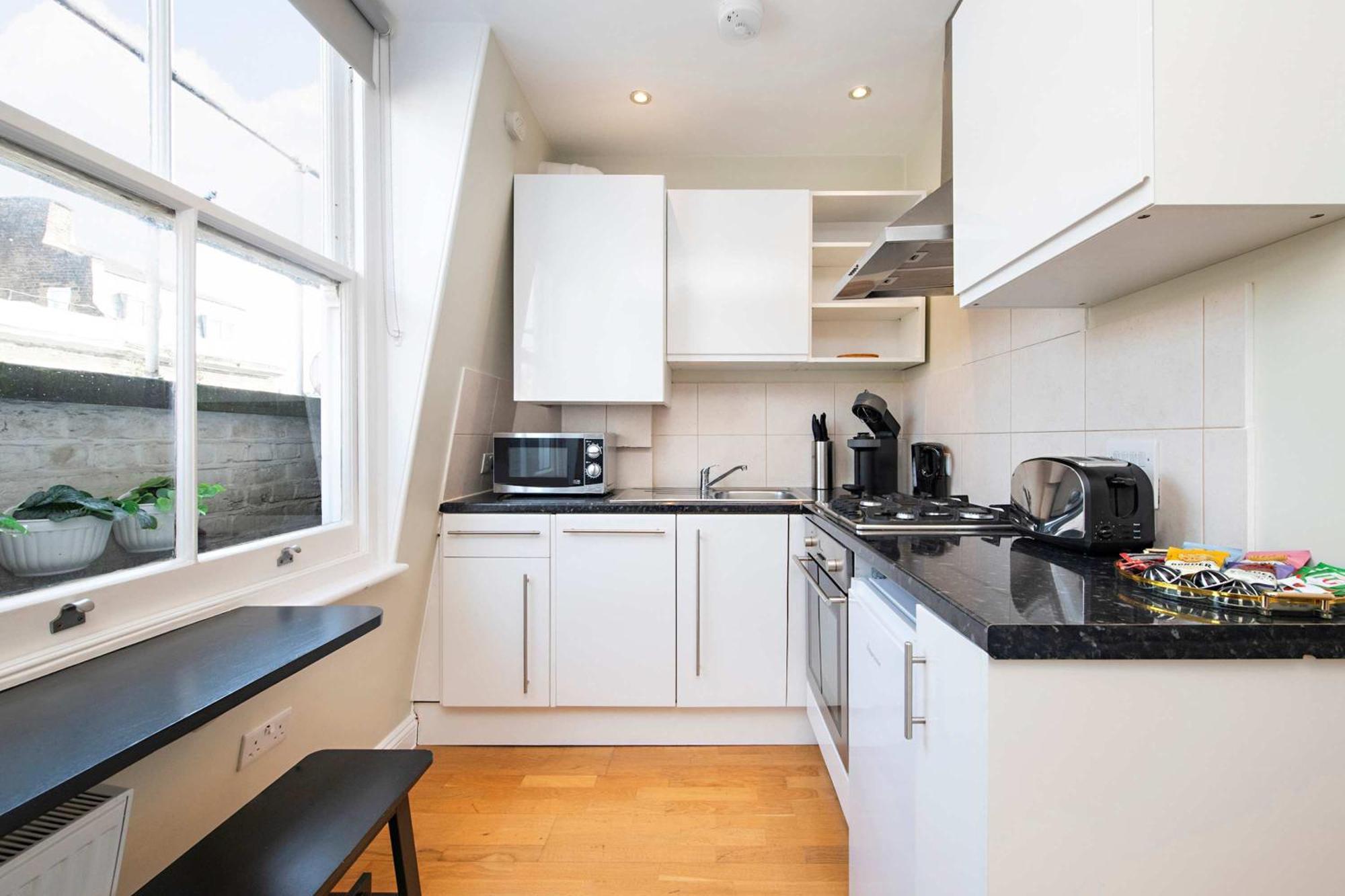 So Glamorous Pad - Fitzrovia - By Frankie Says Londres