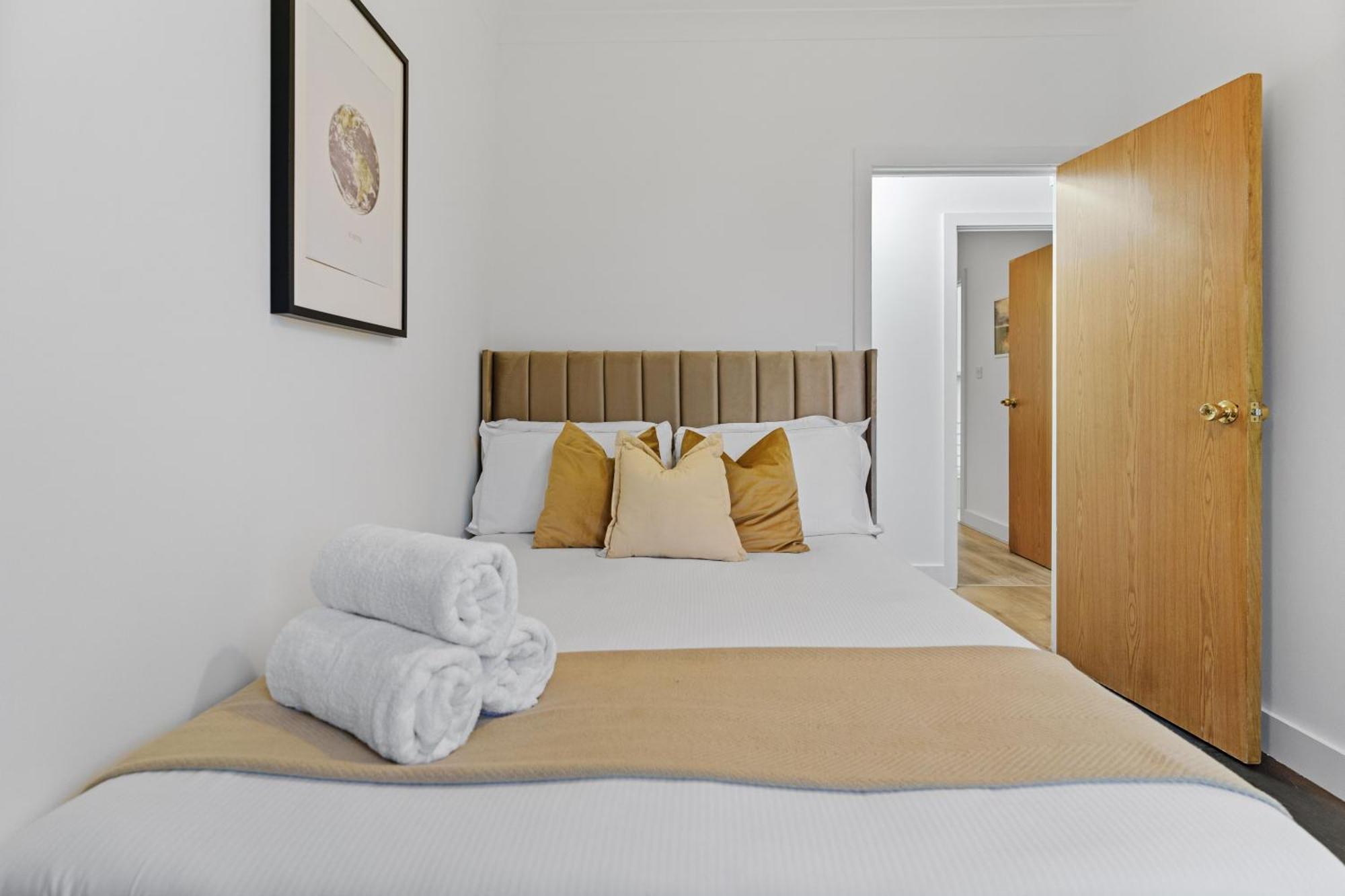 Livestay Affordable One Bedroom & Studio In India Docks E14 Apartment *