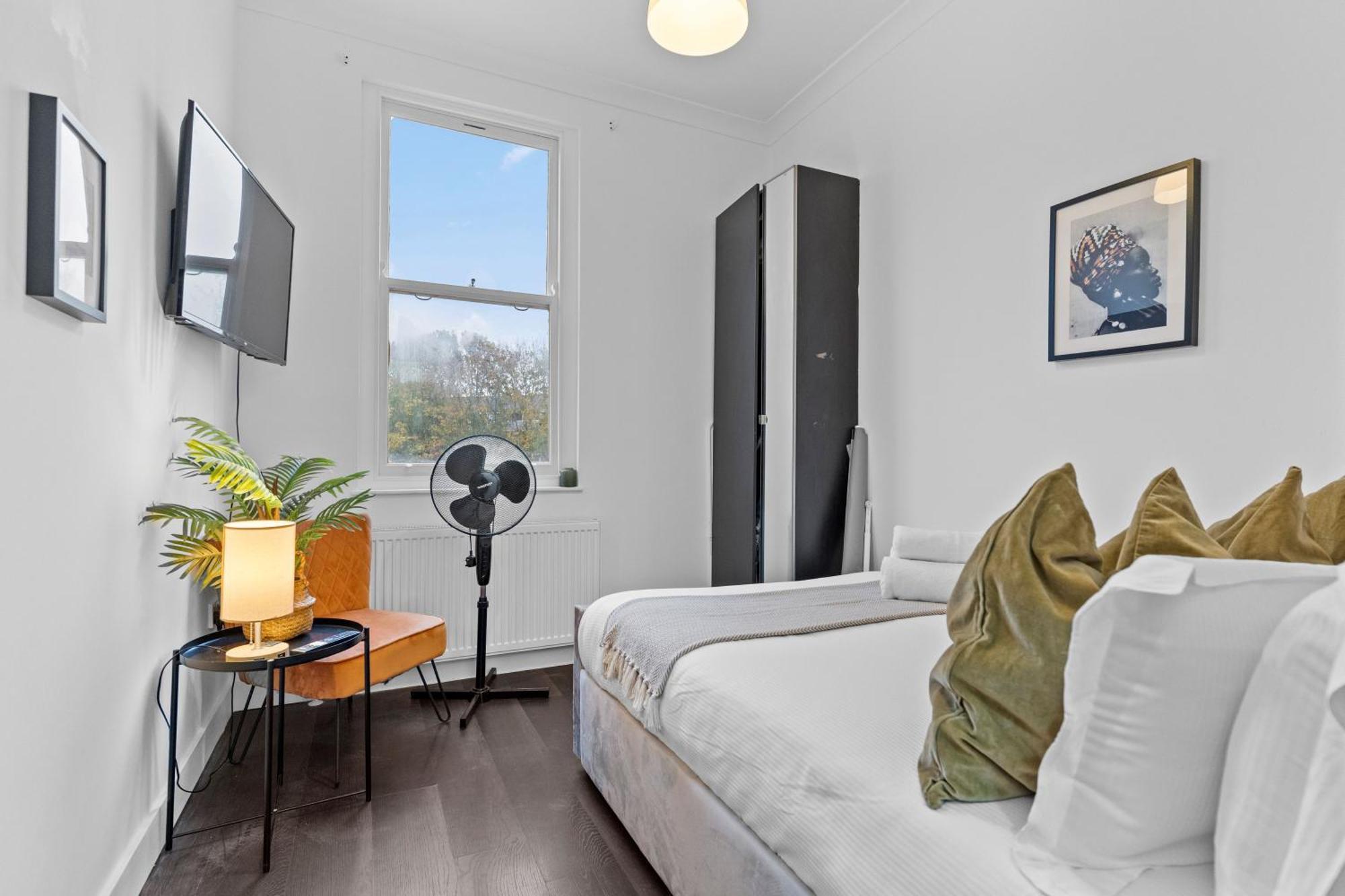 Livestay Affordable One Bedroom & Studio In India Docks E14 Apartment London