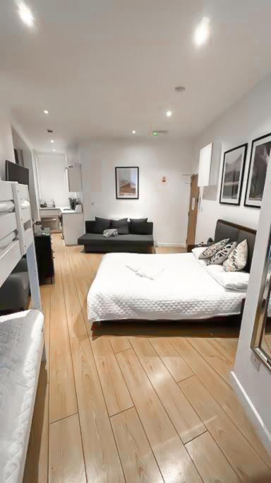 Apartment Sleep 6 Piccadilly Grand In Vr5 *