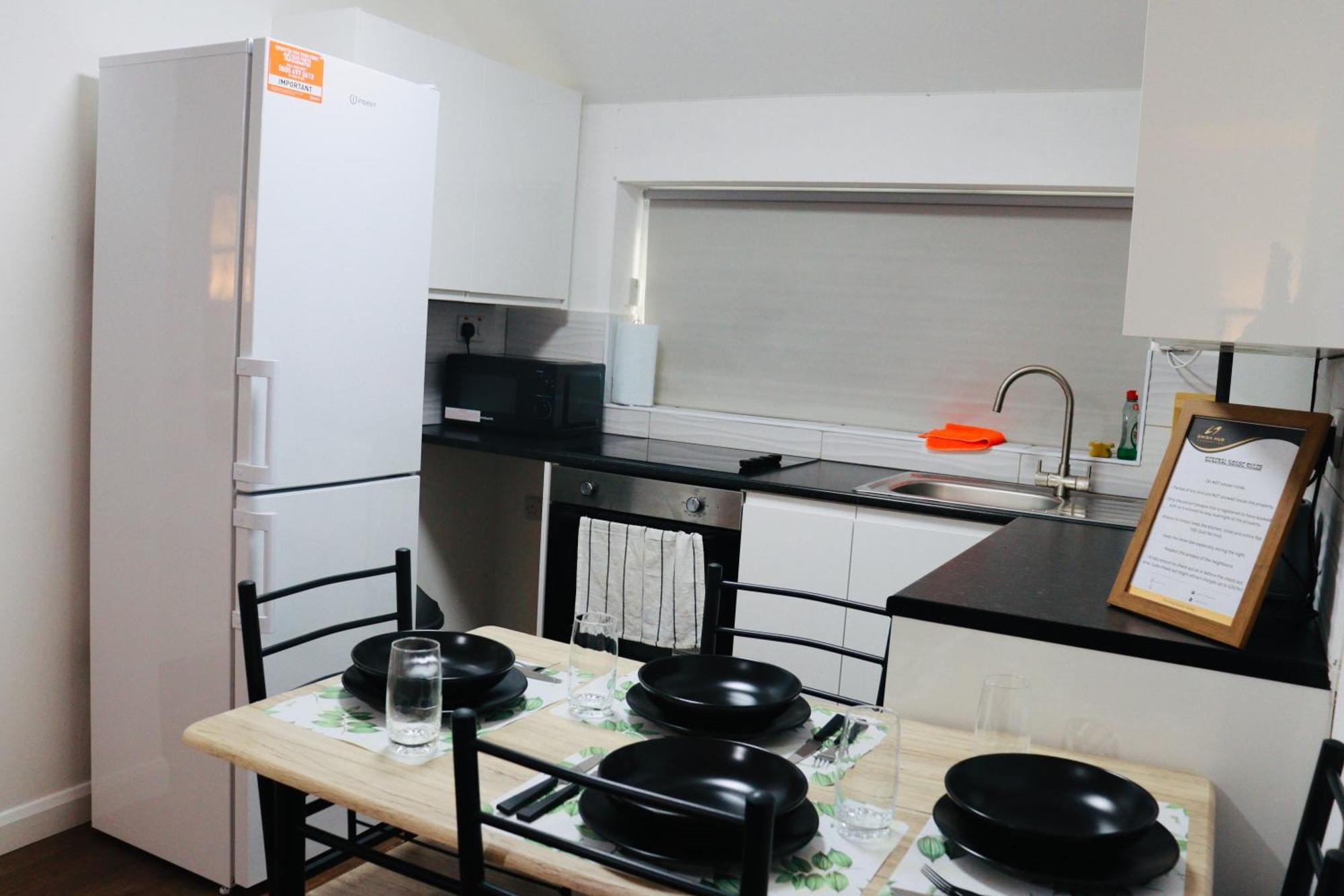 Two Bedroom Central Location Modern Flat Stratford *