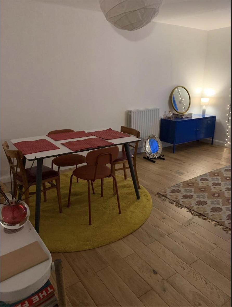 Appartement East Two Bedroom With Private Patio - Entire Londen