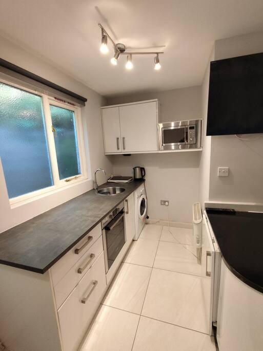 Apartment Conveniently Close To Tube Station