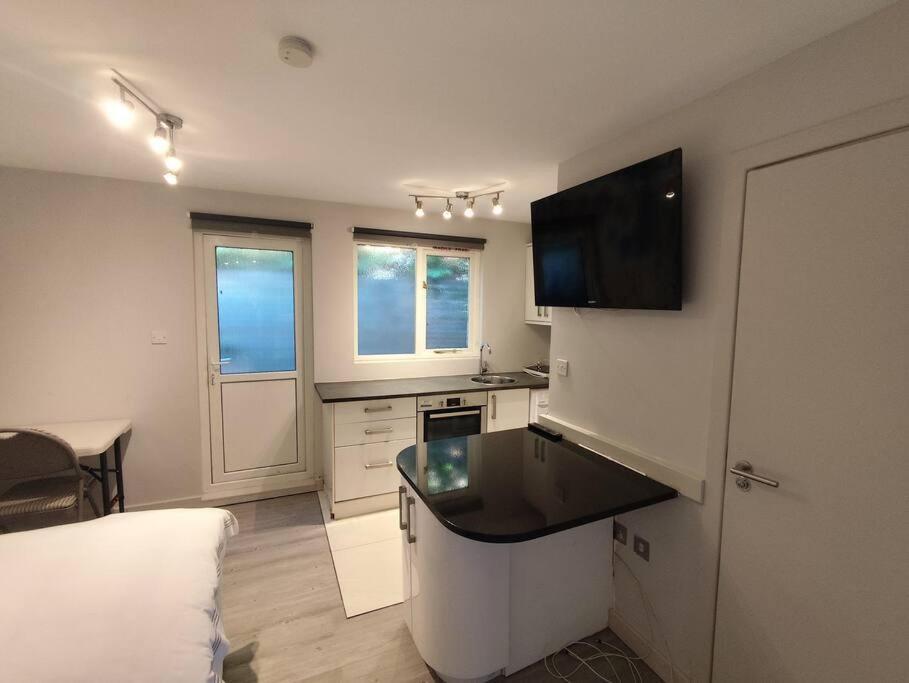 Conveniently Close To Tube Station * London