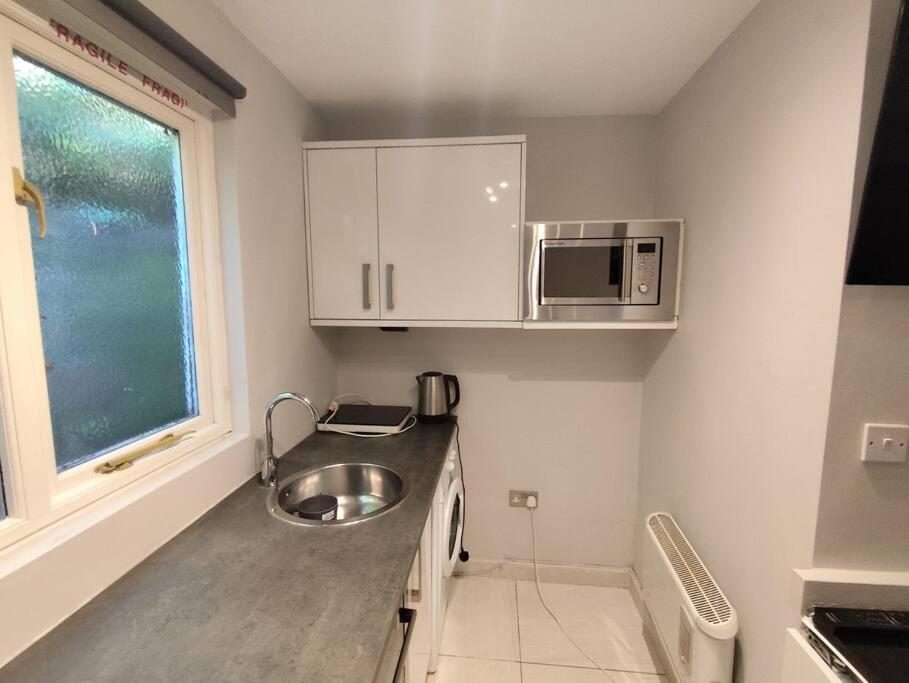 Apartment Conveniently Close To Tube Station