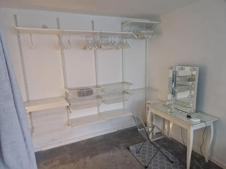 Modern Cozy One Bedroom Flat Apartamento *