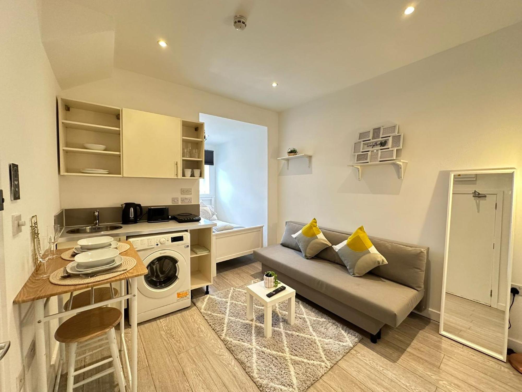 Comfortable Family In Londen