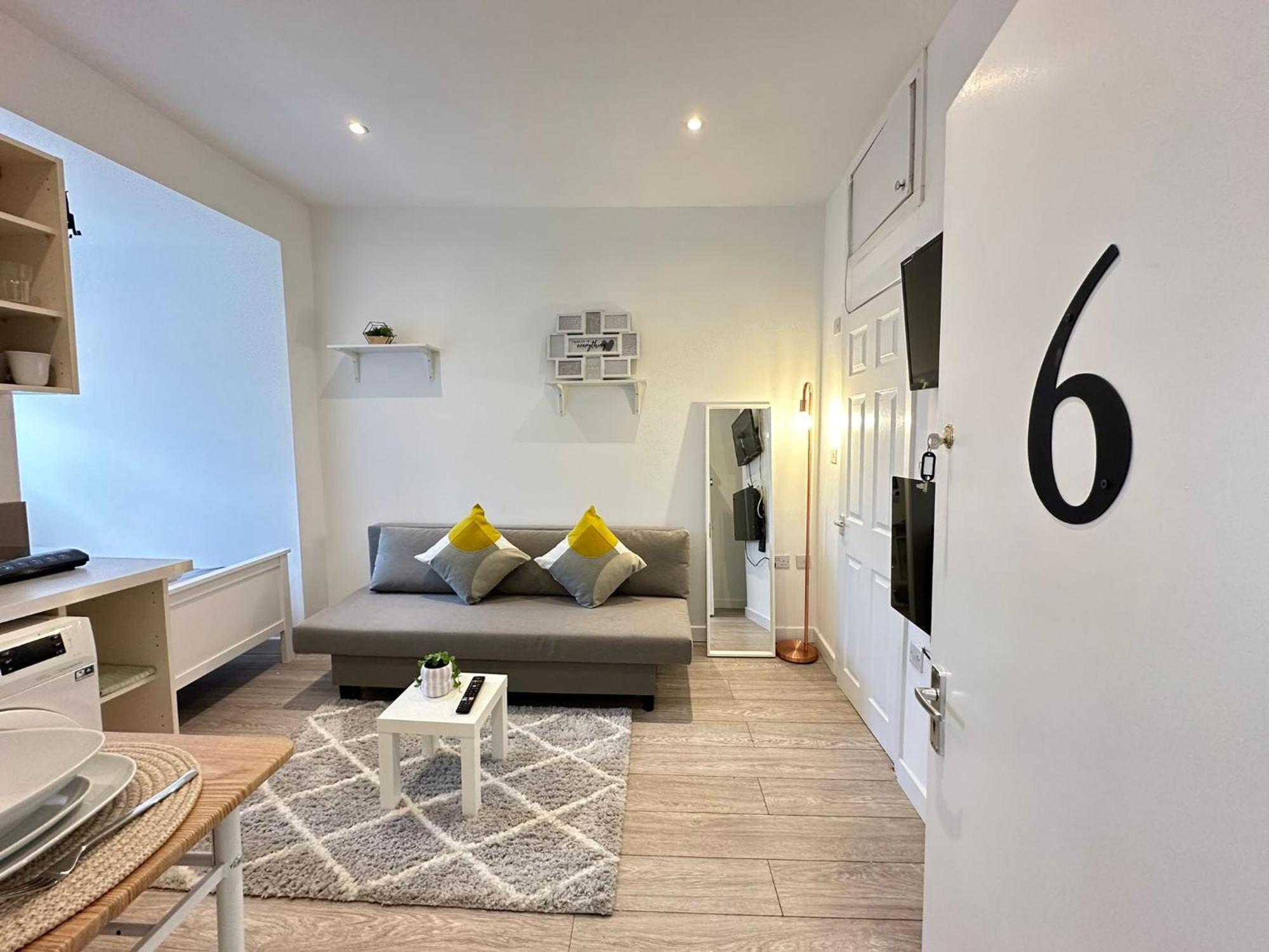 Comfortable Family In Appartement *