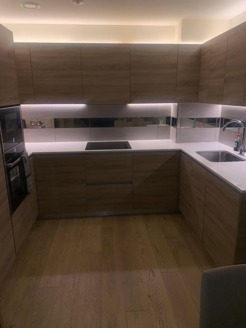 Stunning 2 Bed Penthouse Canning Town Appartement