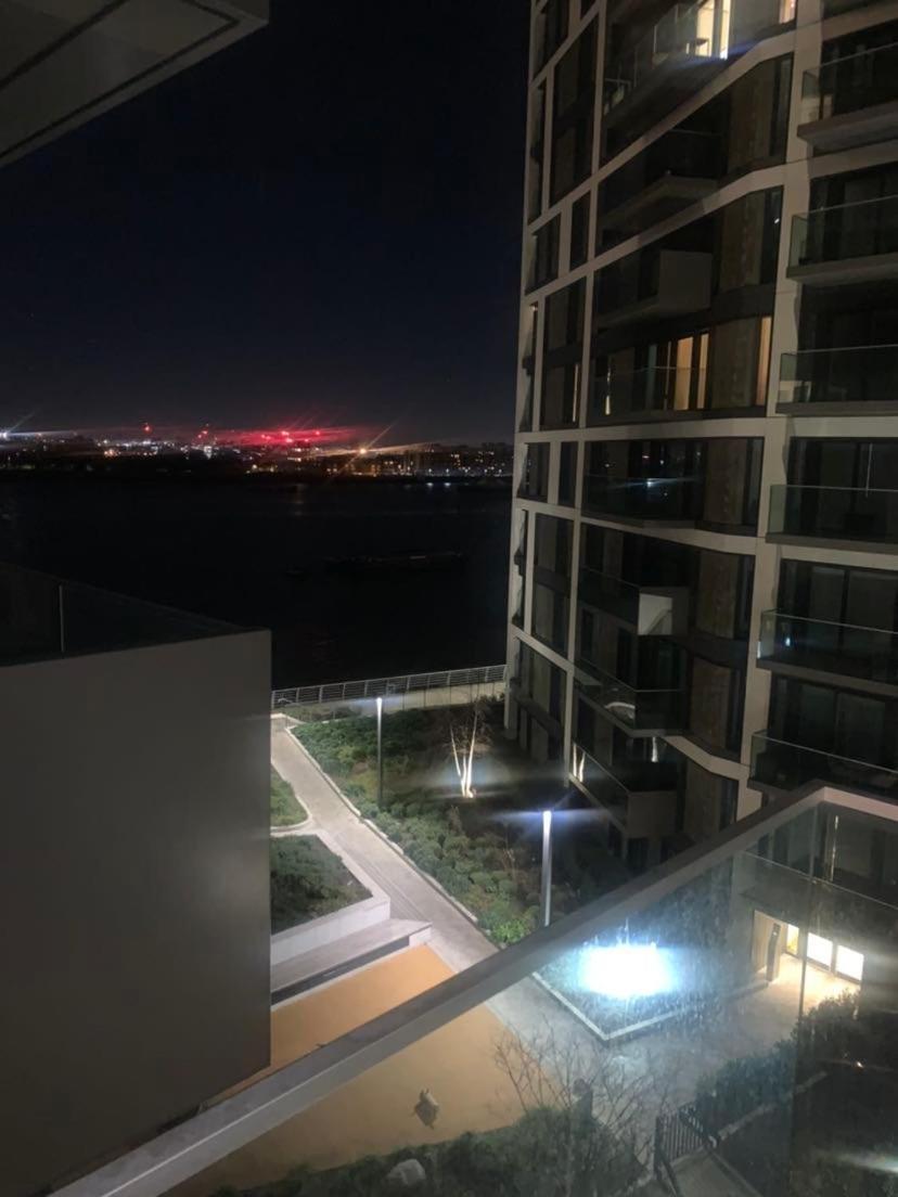 Stunning 2 Bed Penthouse Canning Town Appartement Londres