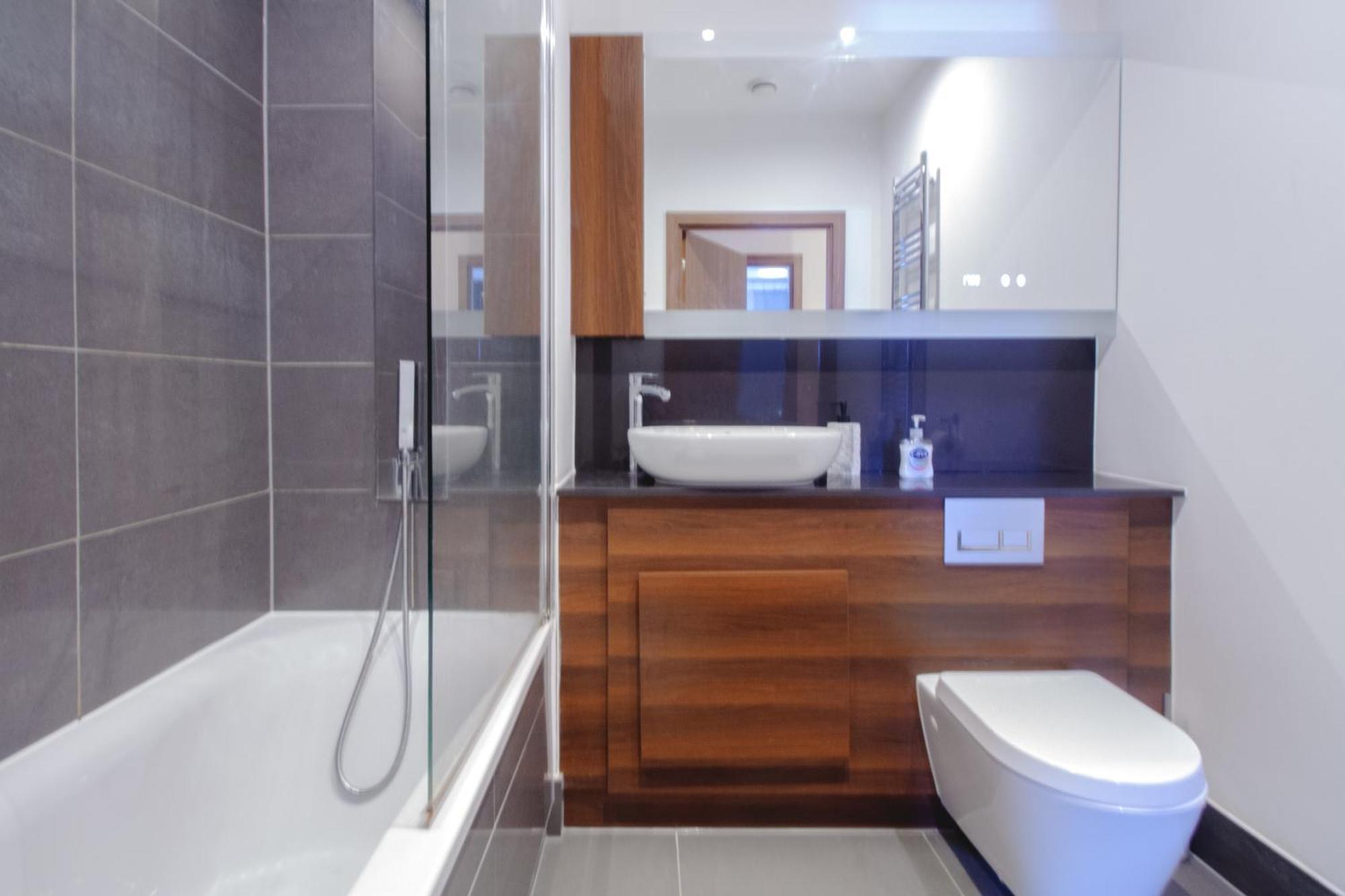 Spacious 3-bed House Close To The O2 Arena & Tube Vakantiehuis *