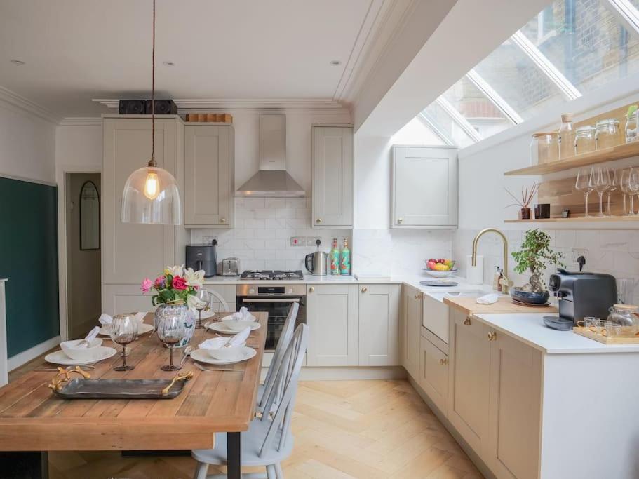 Stylish Hideaway With Oasis Garden Londres
