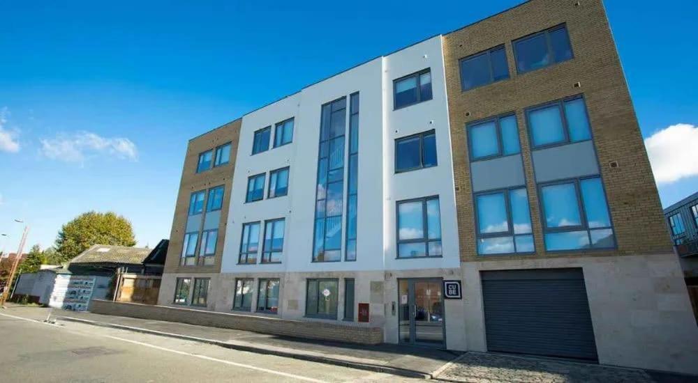 The Cube Greenwich Premium Studios *