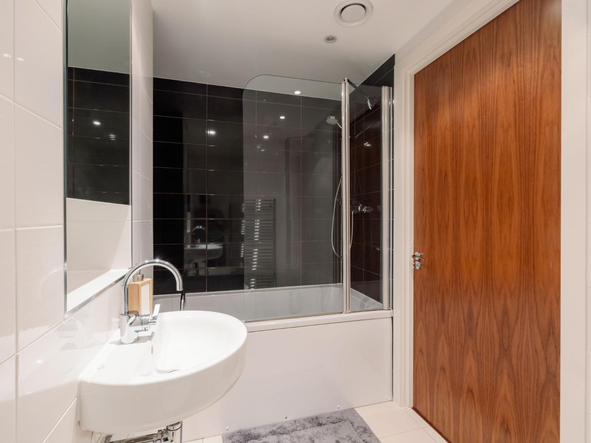 Pass The Keys Newly Renovated By Barbican London