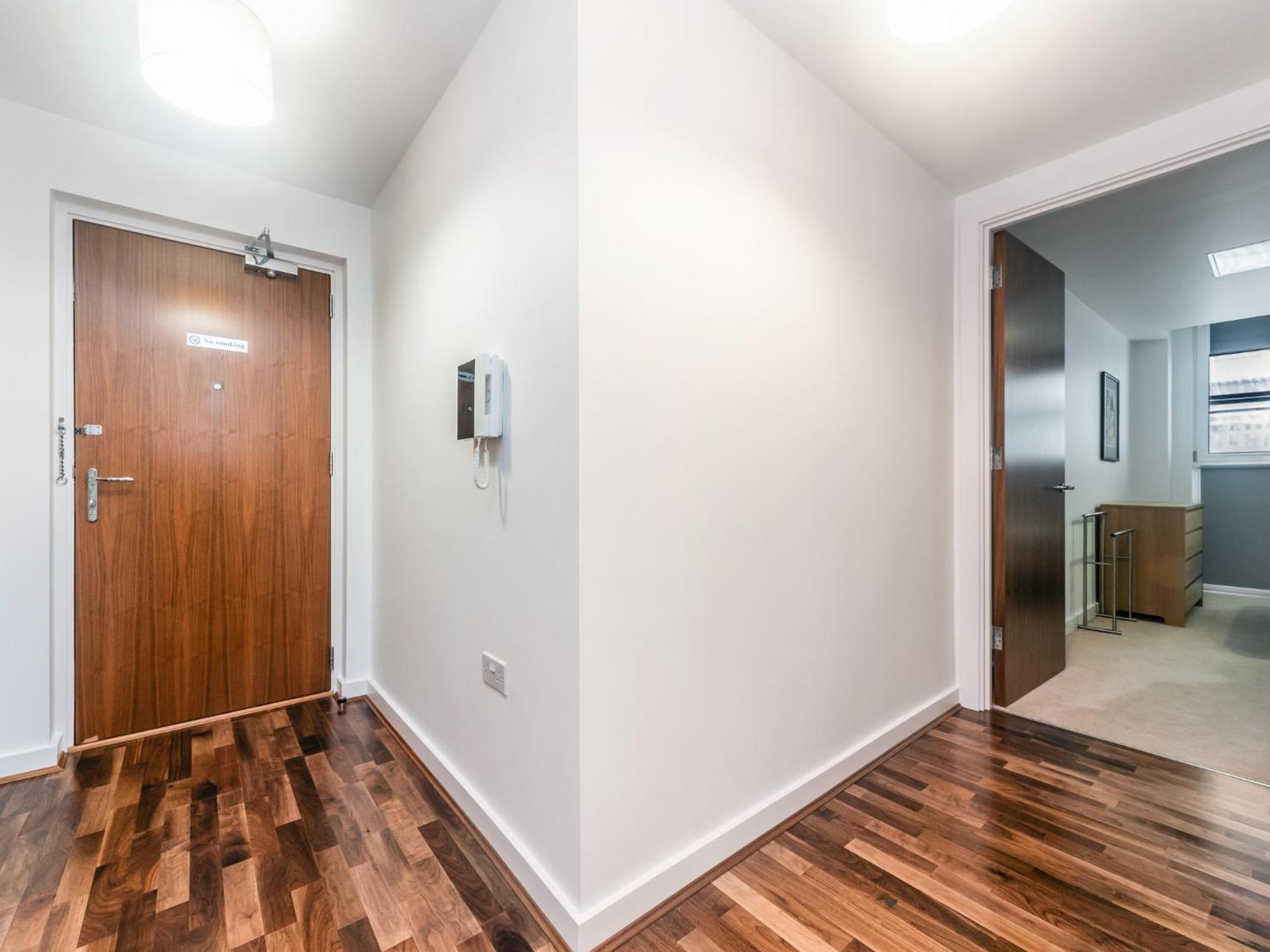 Pass The Keys Newly Renovated By Barbican Apartment *