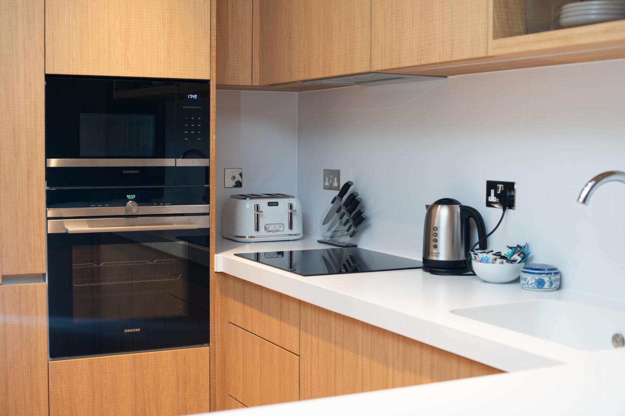 Capital Two Bedroom Flat In Battersea Apartment