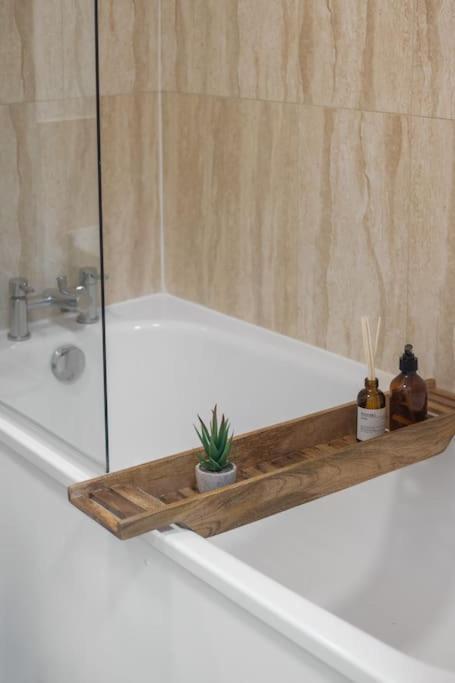 King's Cross Townhouse - Contemporary Garden Flat *