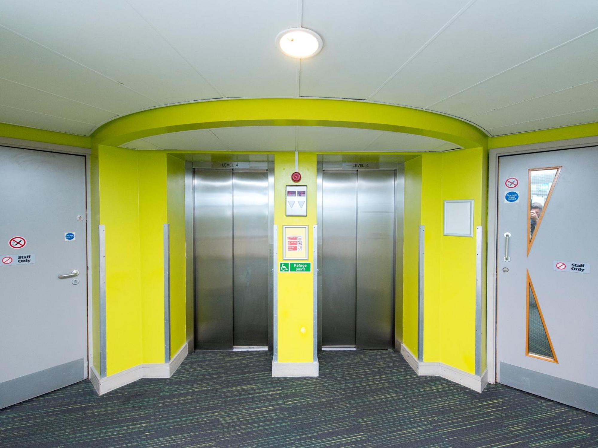Yha Thameside Hostel *