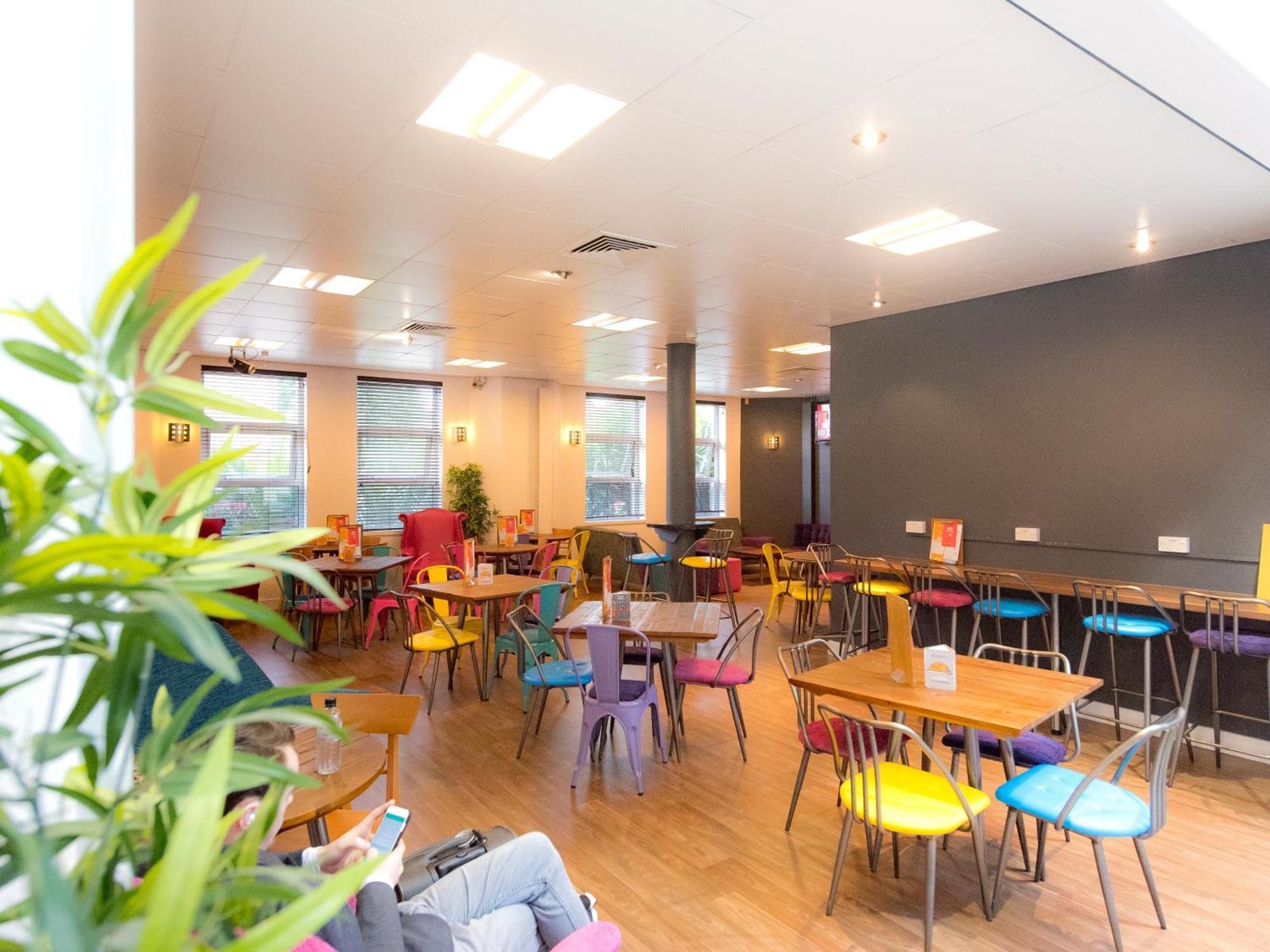 Yha Thameside * London