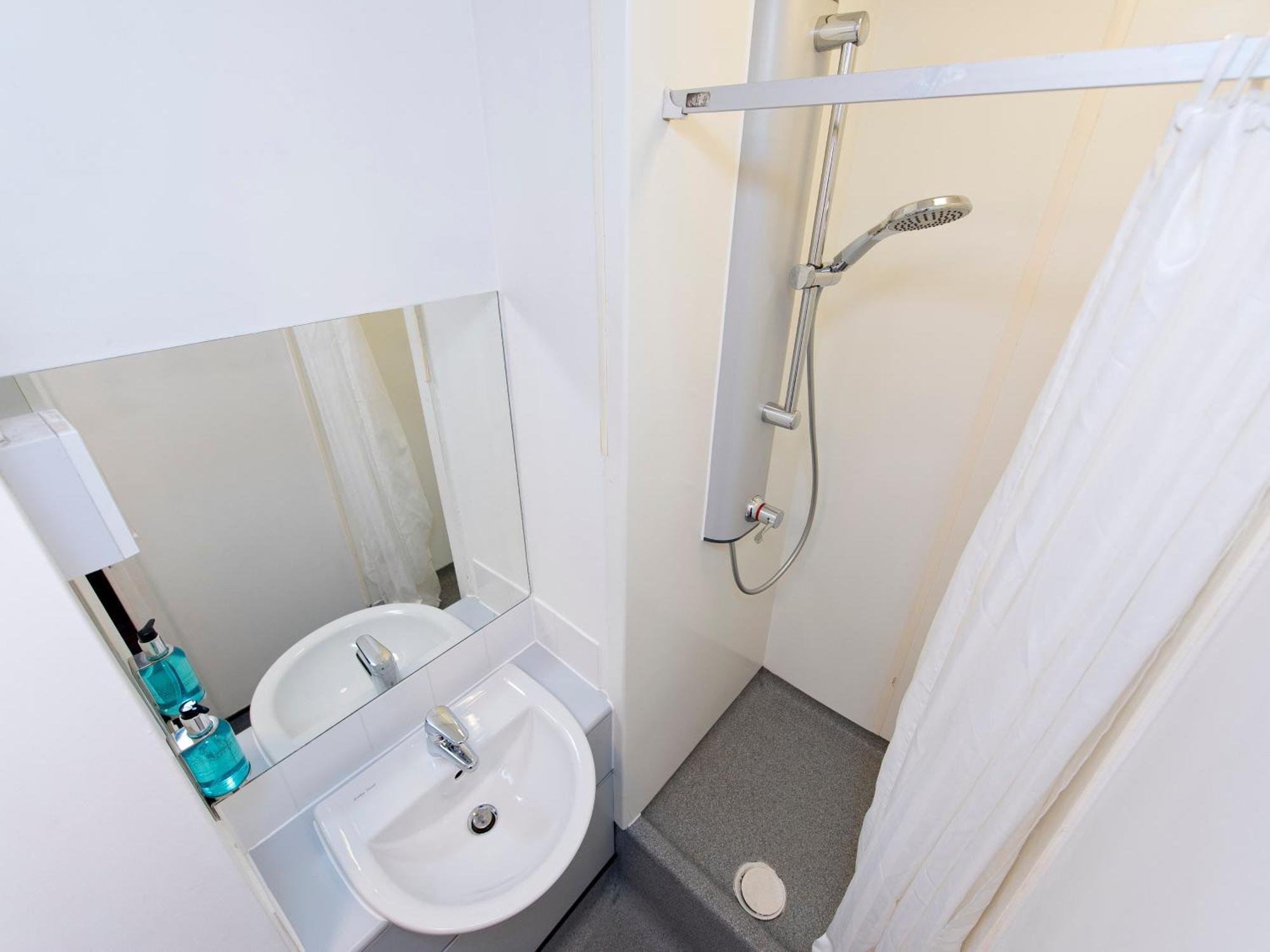 Hostel Yha Thameside