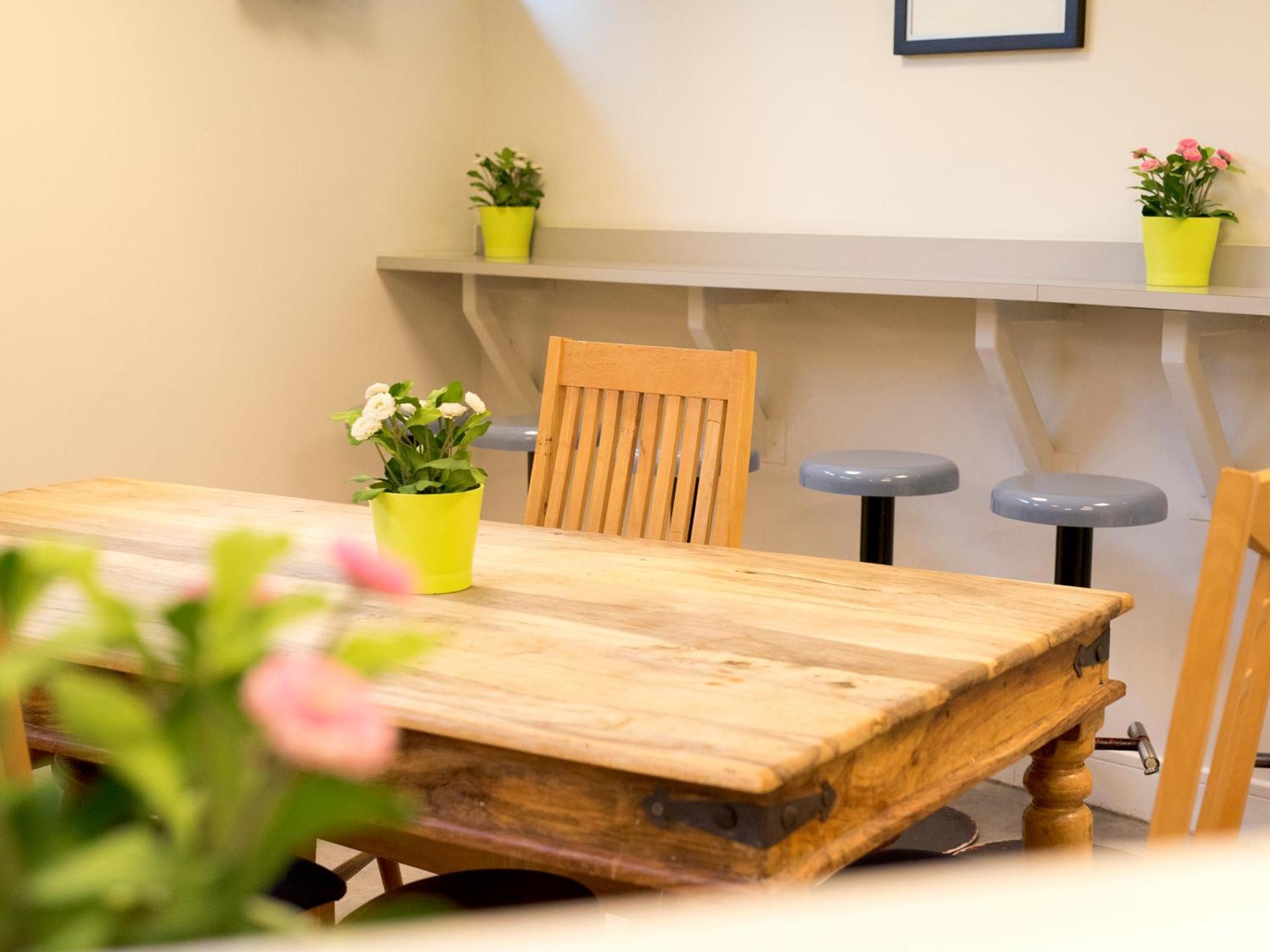 Yha Thameside Hostel *