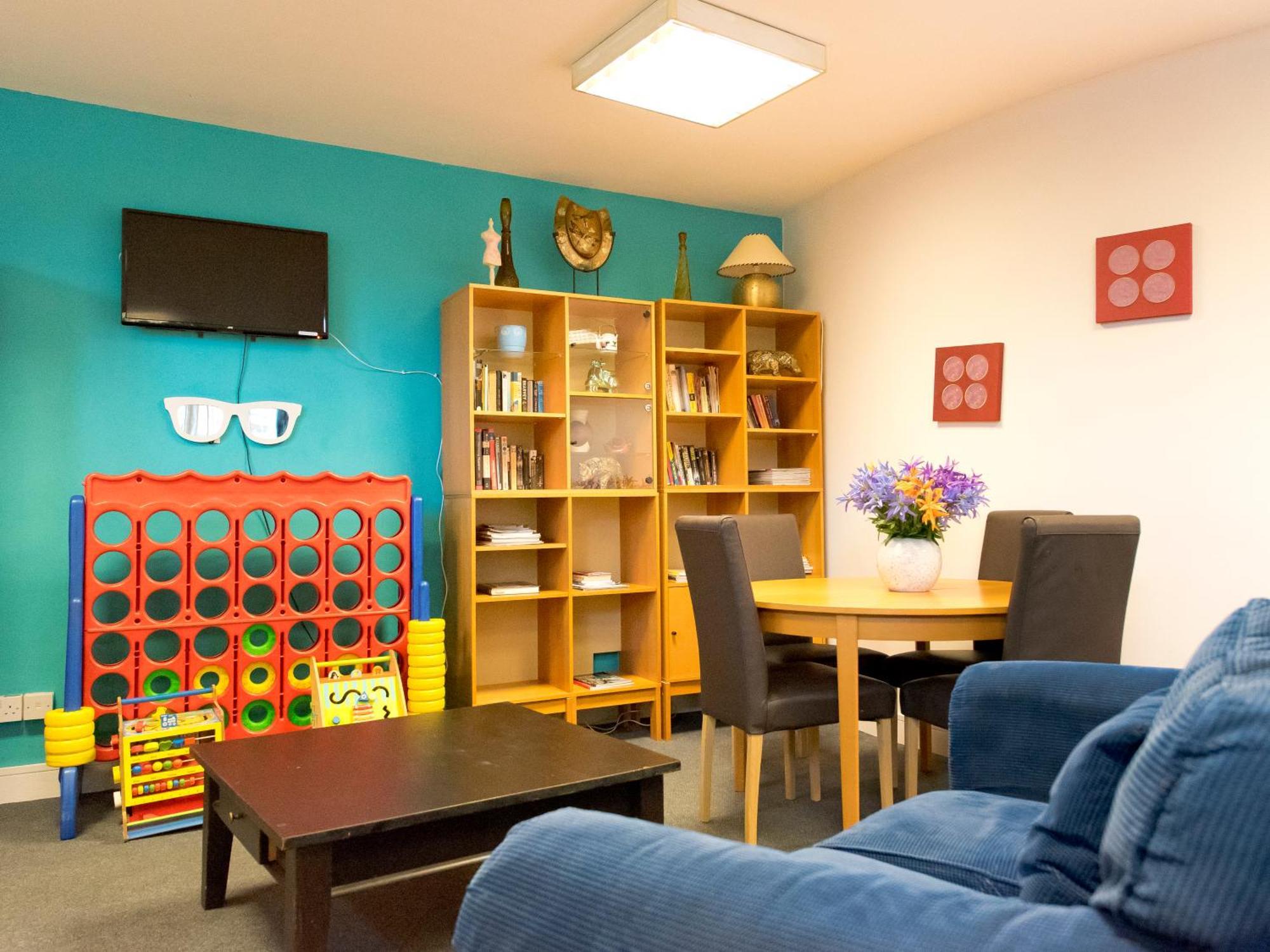 Yha Thameside Hostel *