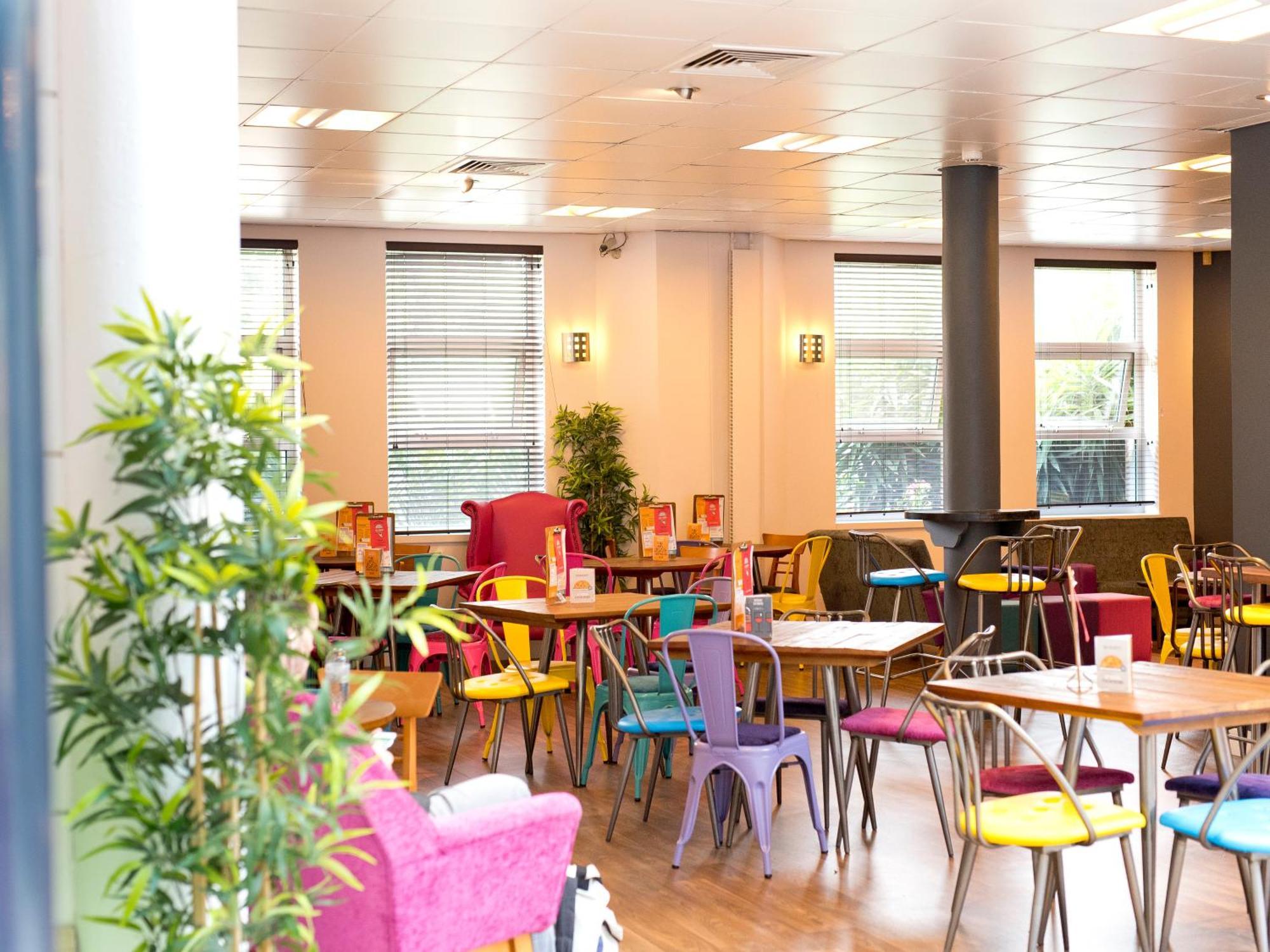 Yha Thameside *