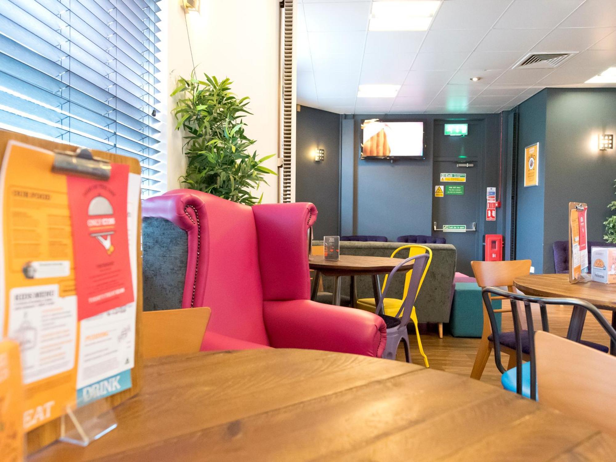Yha Thameside London