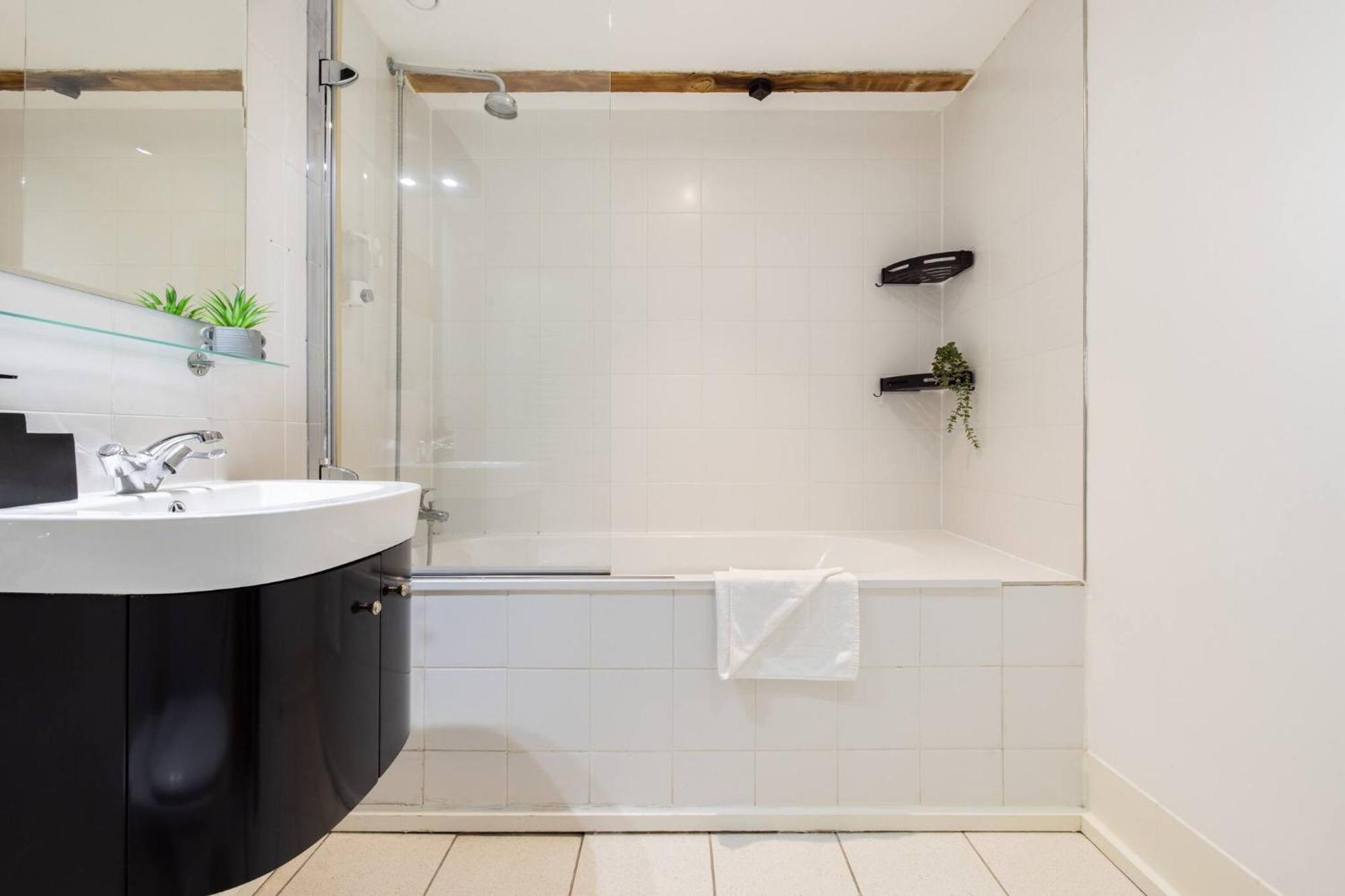 Apartamento Wild Roses Serviced - Excel Warehouse 2