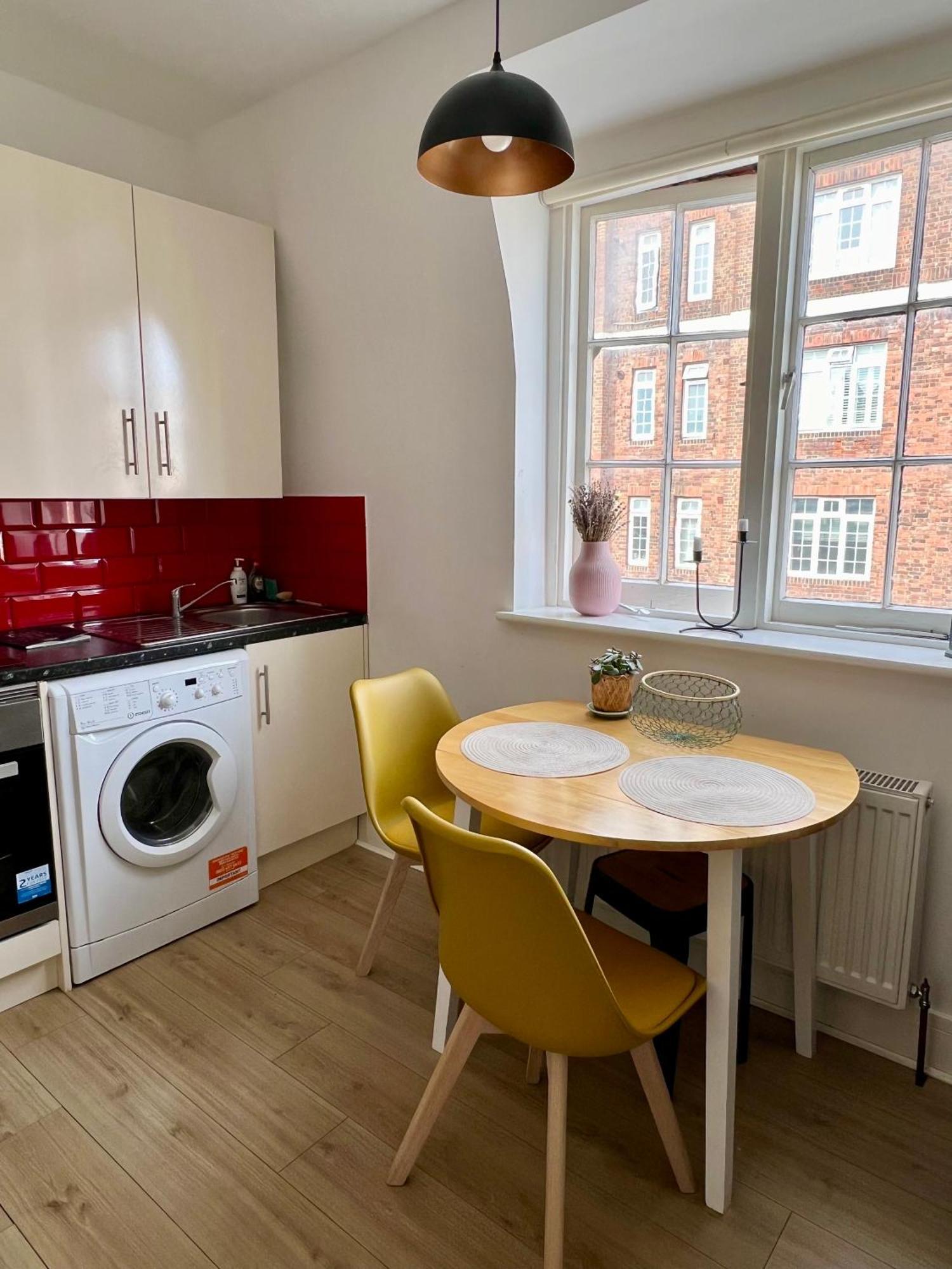 Flat In Victorian West Kensington Mansion *