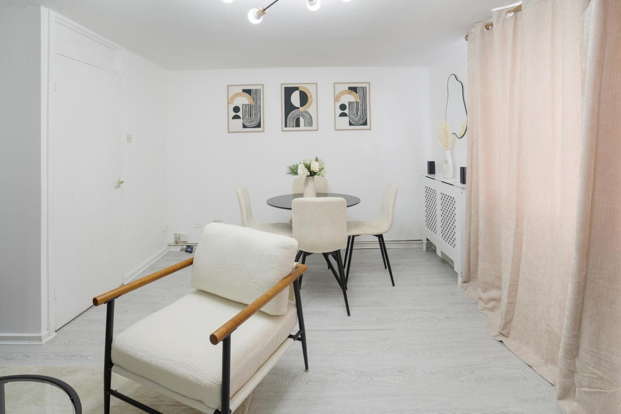 Luxury 3 Bedroom House In Woodgreen Сasa de vacaciones *
