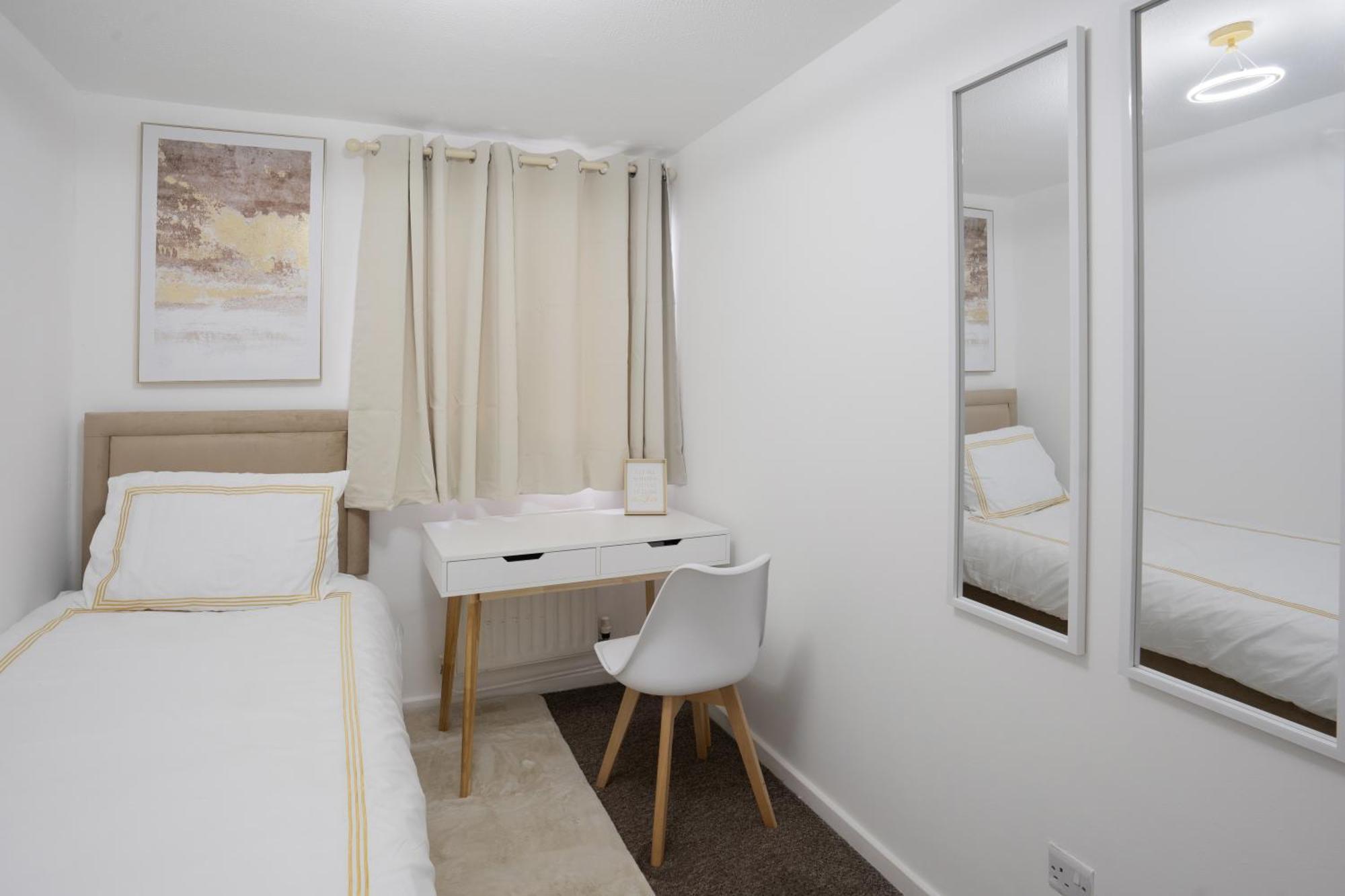 Luxury 3 Bedroom House In Woodgreen Сasa de vacaciones *