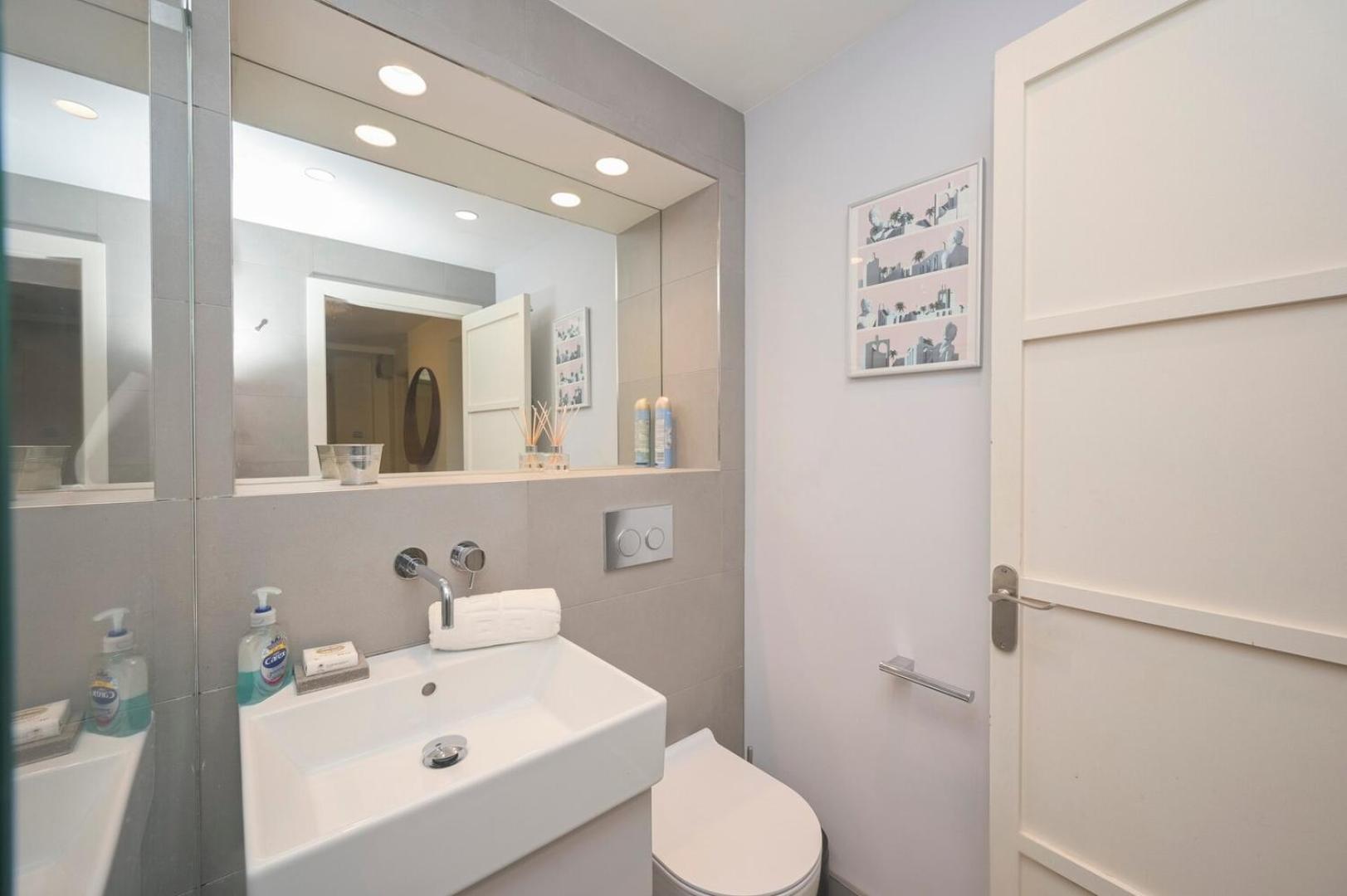 Modern 1bd Basement Flat Near Victoria Park * Londres