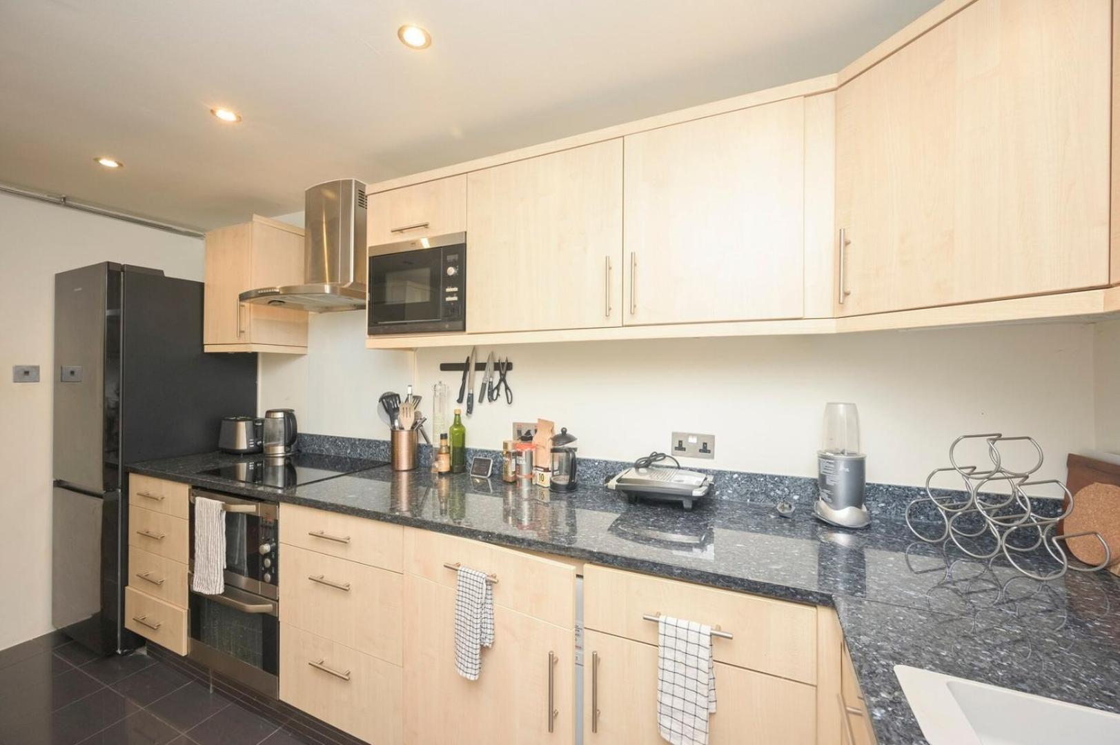 Modern 1bd Basement Flat Near Victoria Park