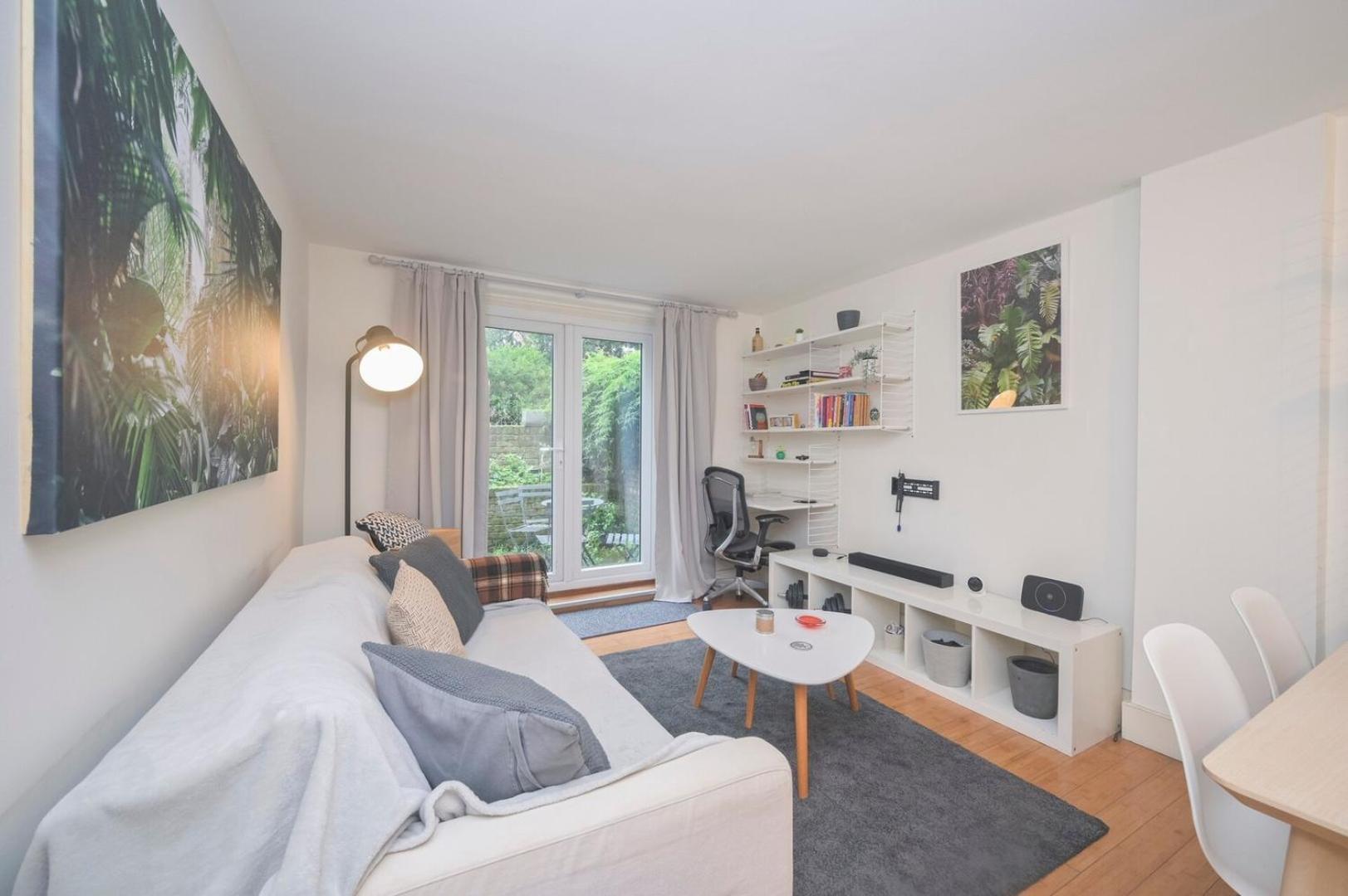 Modern 1bd Basement Flat Near Victoria Park * Londres