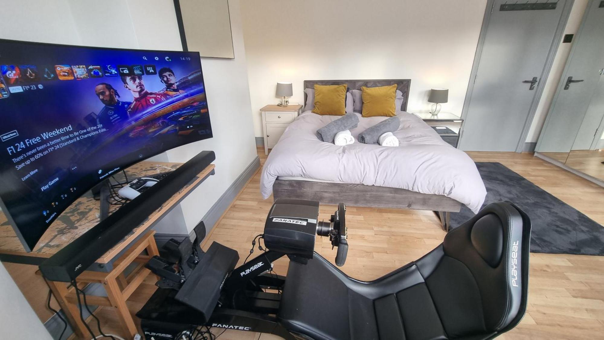 4 Bed With Cinema, F1 Racing Sim, 1 Gb Internet, Bbq, Garden, 20 Mins London, Parking, Ev Port, Metro 5 Mins Walk Hébergement de vacances Londres