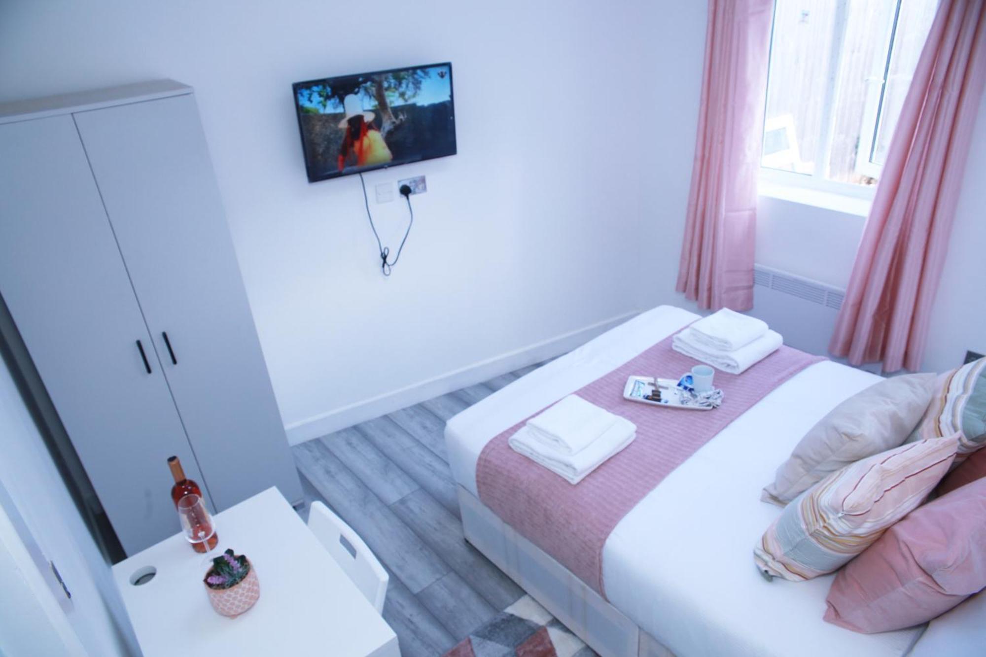 Harrow Luxury Flat With Free Parking. Apartment *