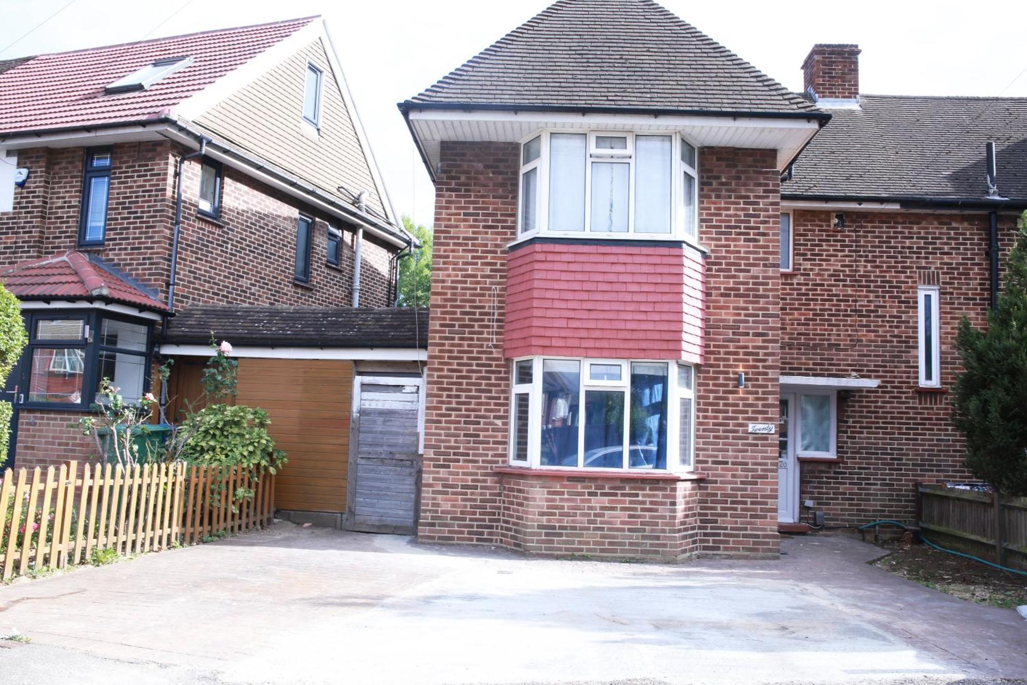 Harrow Luxury Flat With Free Parking. London