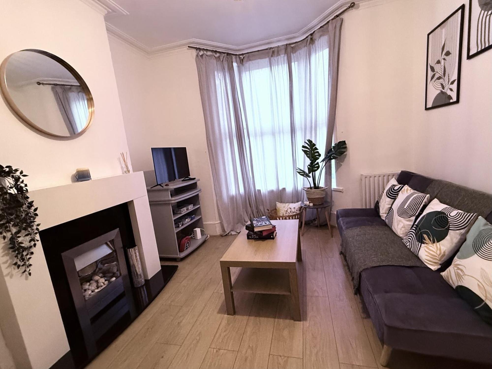 Spacious 3 Bedroom House Near London, O2, Excel, Stratford, Tube Station & Parking Available