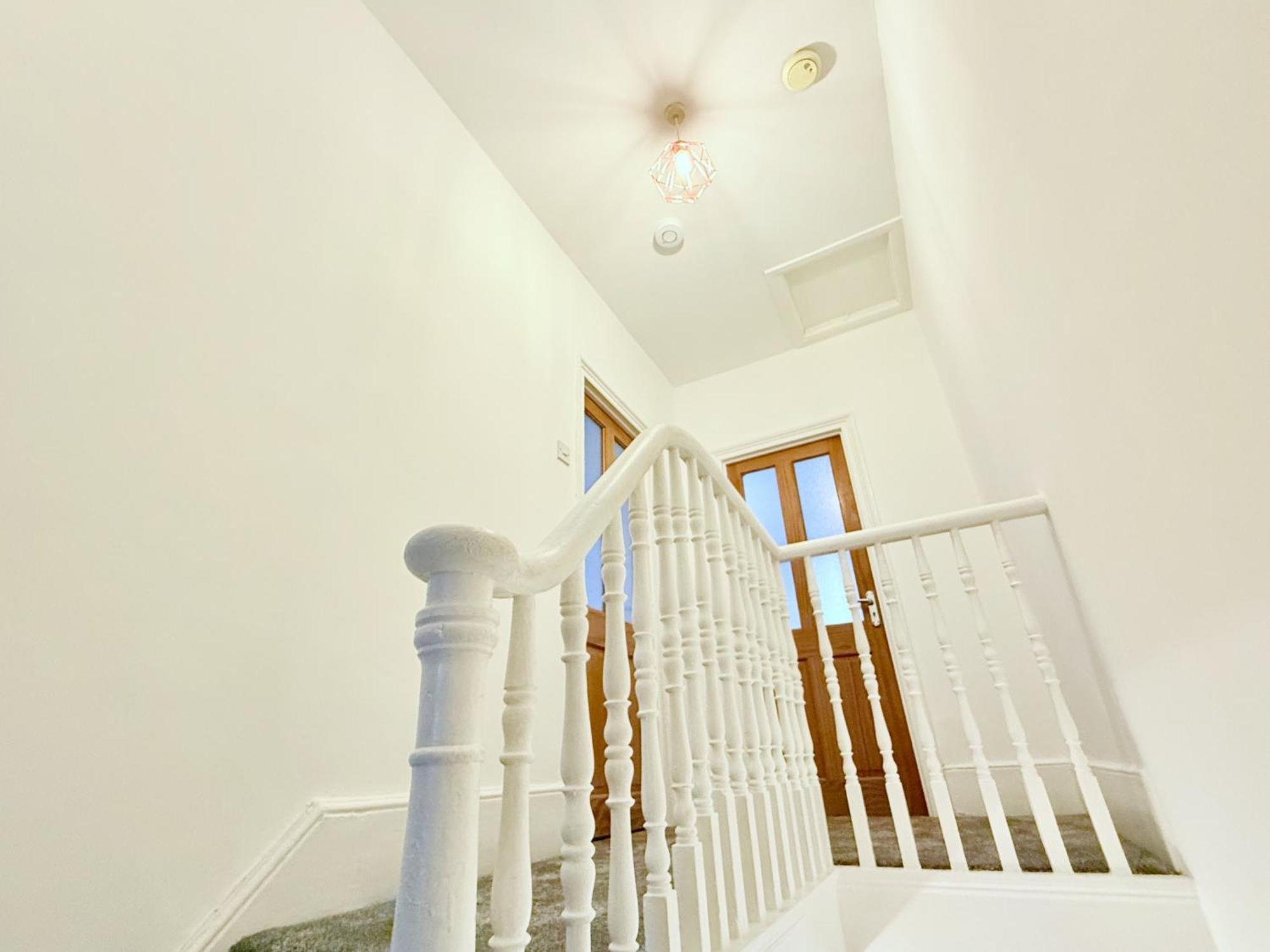 Spacious 3 Bedroom House Near London, O2, Excel, Stratford, Tube Station & Parking Available Holiday home *