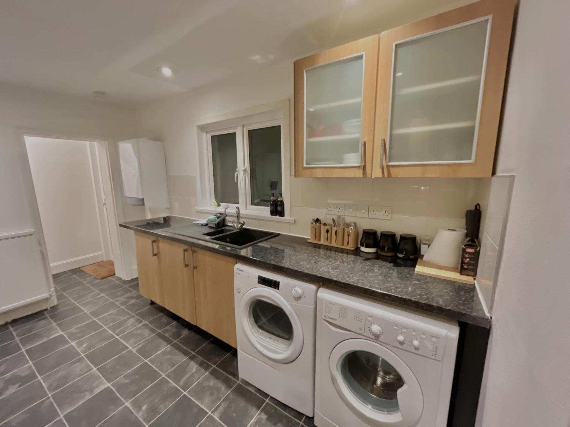 Holiday home Spacious 3 Bedroom House Near London, O2, Excel, Stratford, Tube Station & Parking Available *