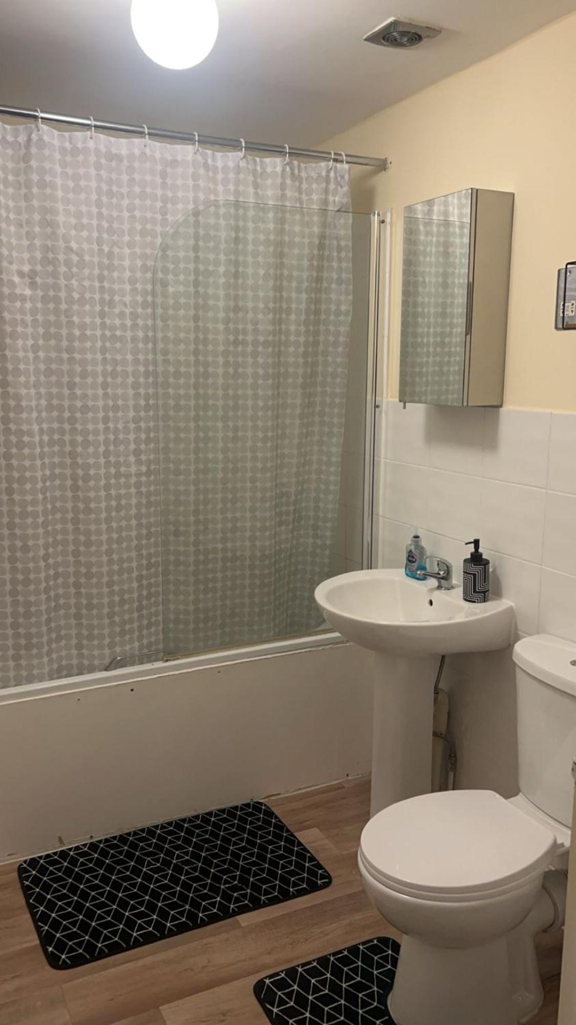 Apartment 1 Bedroom Near Clapham North And Clapham High Street Station *