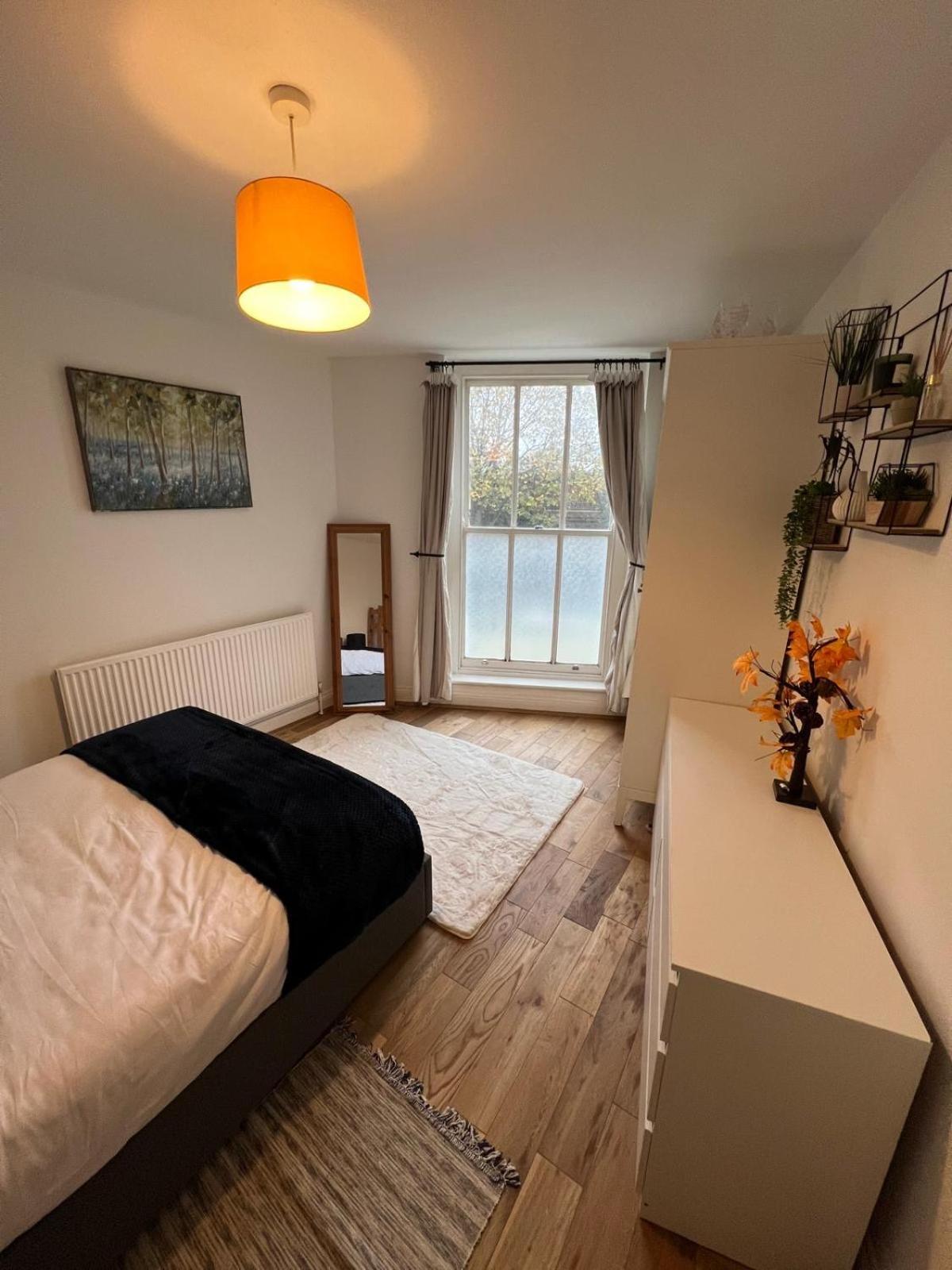 1 Bedroom Near Clapham North And Clapham High Street Station Apartment