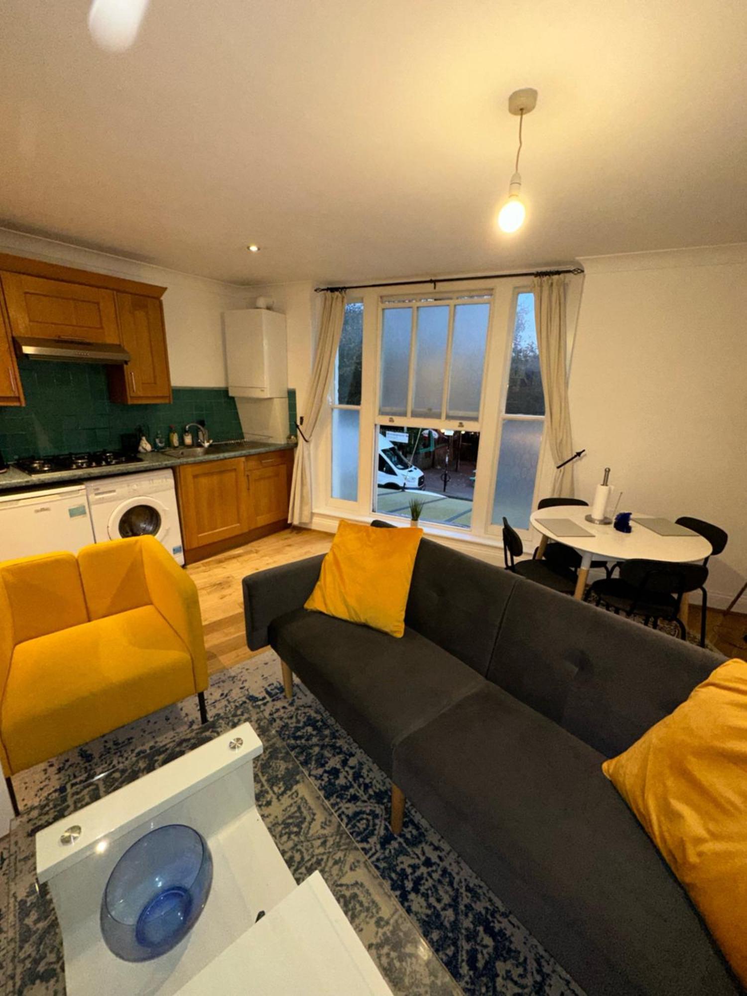 Apartment 1 Bedroom Near Clapham North And Clapham High Street Station