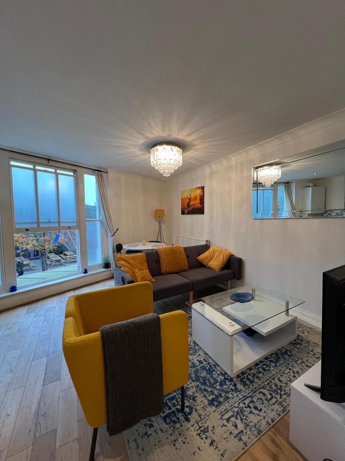 Apartment 1 Bedroom Near Clapham North And Clapham High Street Station *