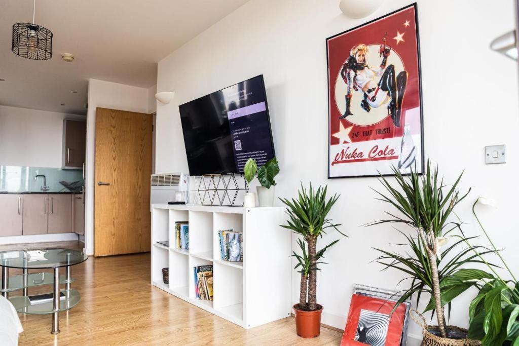 Whitechapel Two Bedroom Luxury - Free Private Parking - Views *