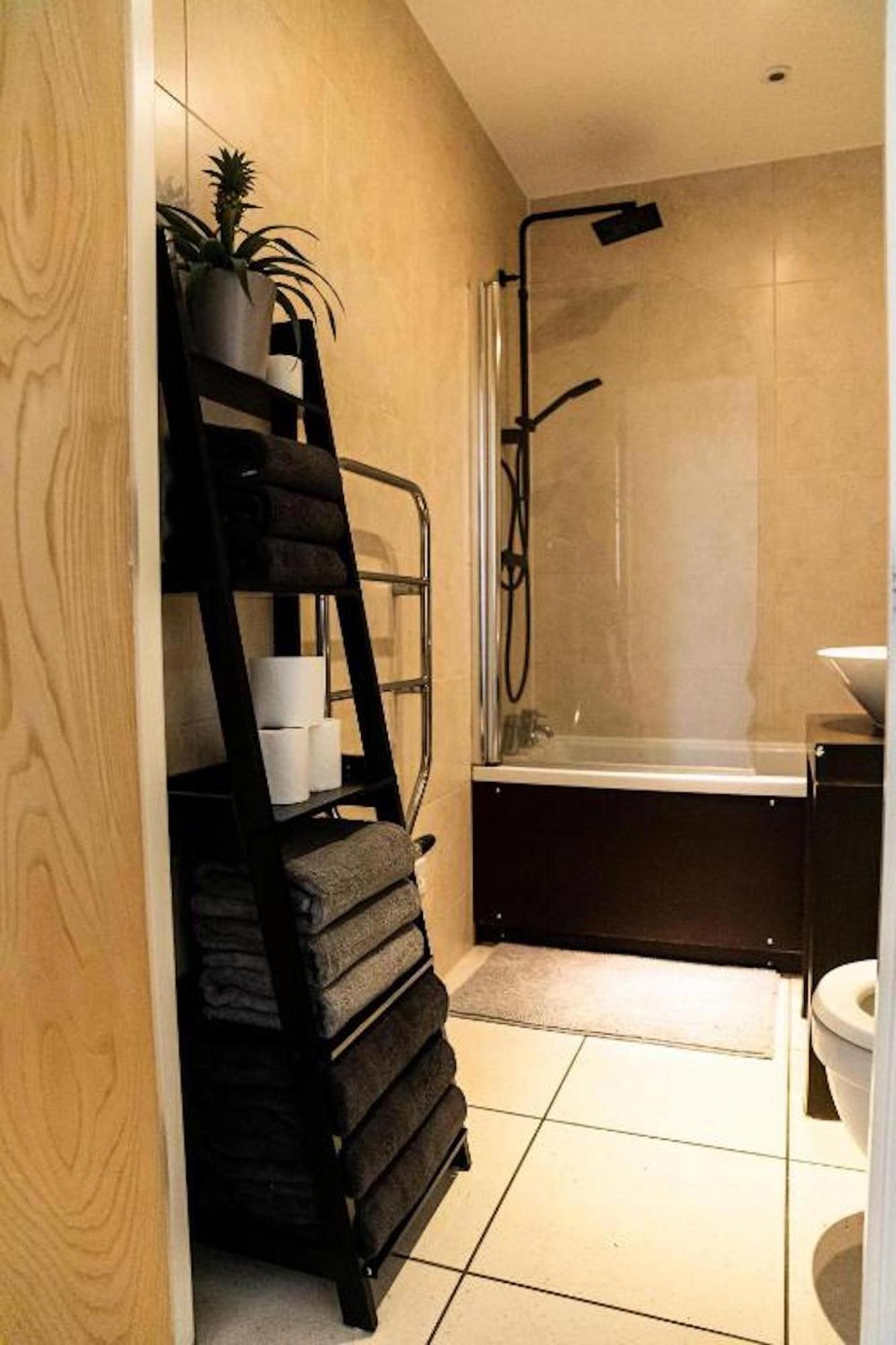 Whitechapel Two Bedroom Luxury - Free Private Parking - Views Apartamento *