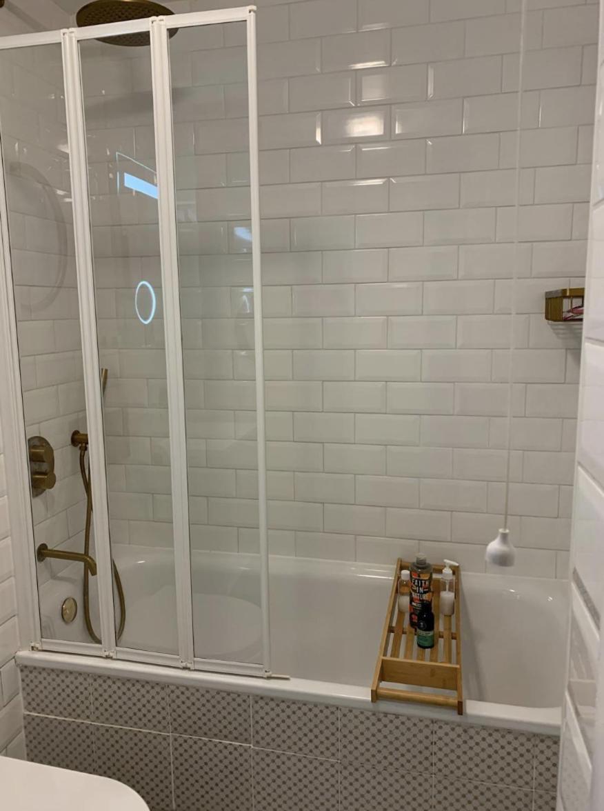 Appartement East Two Bedroom With Private Patio - Entire Londen